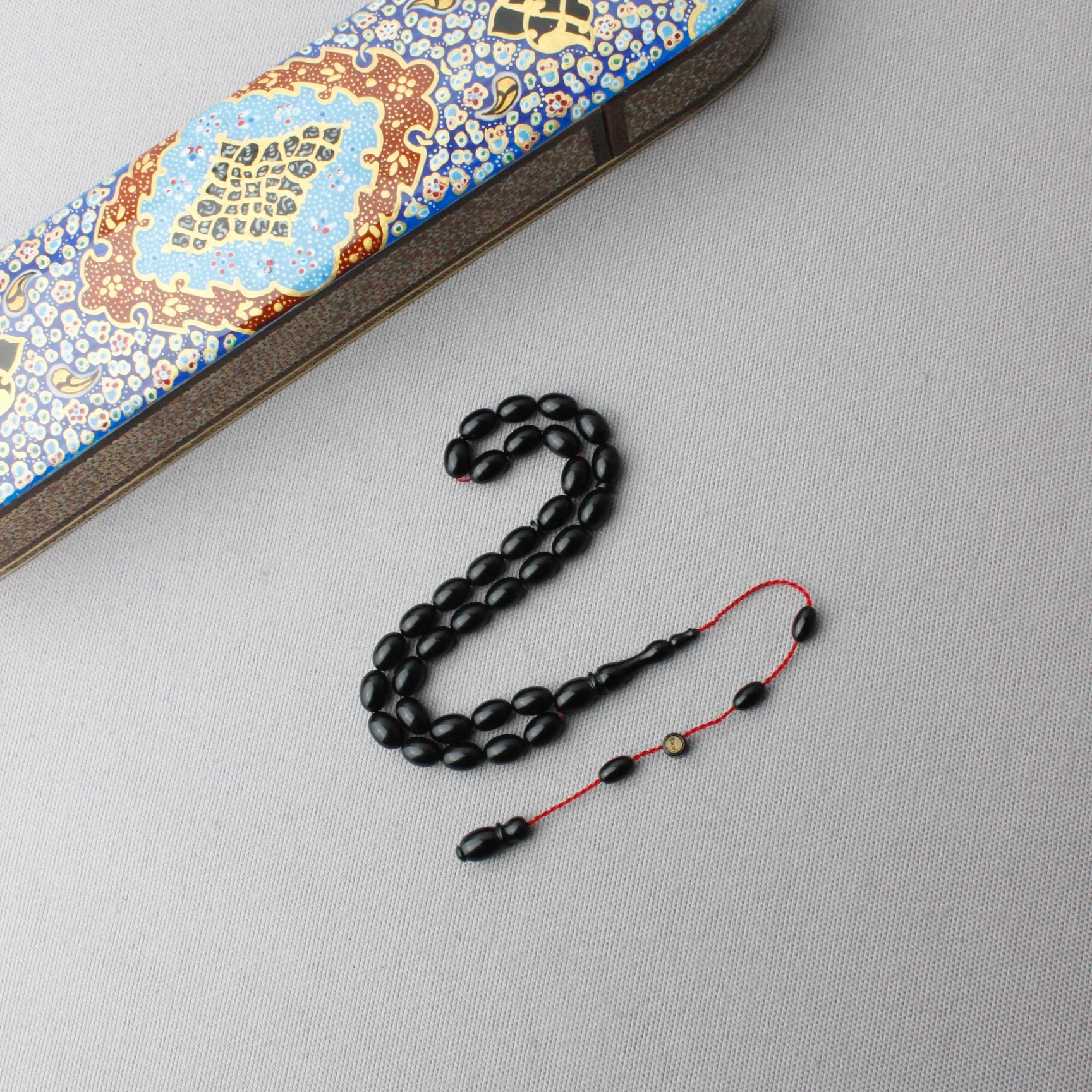 Siyah Renk Tacir Usta İmzalı Sıkma Kehribar Tespih