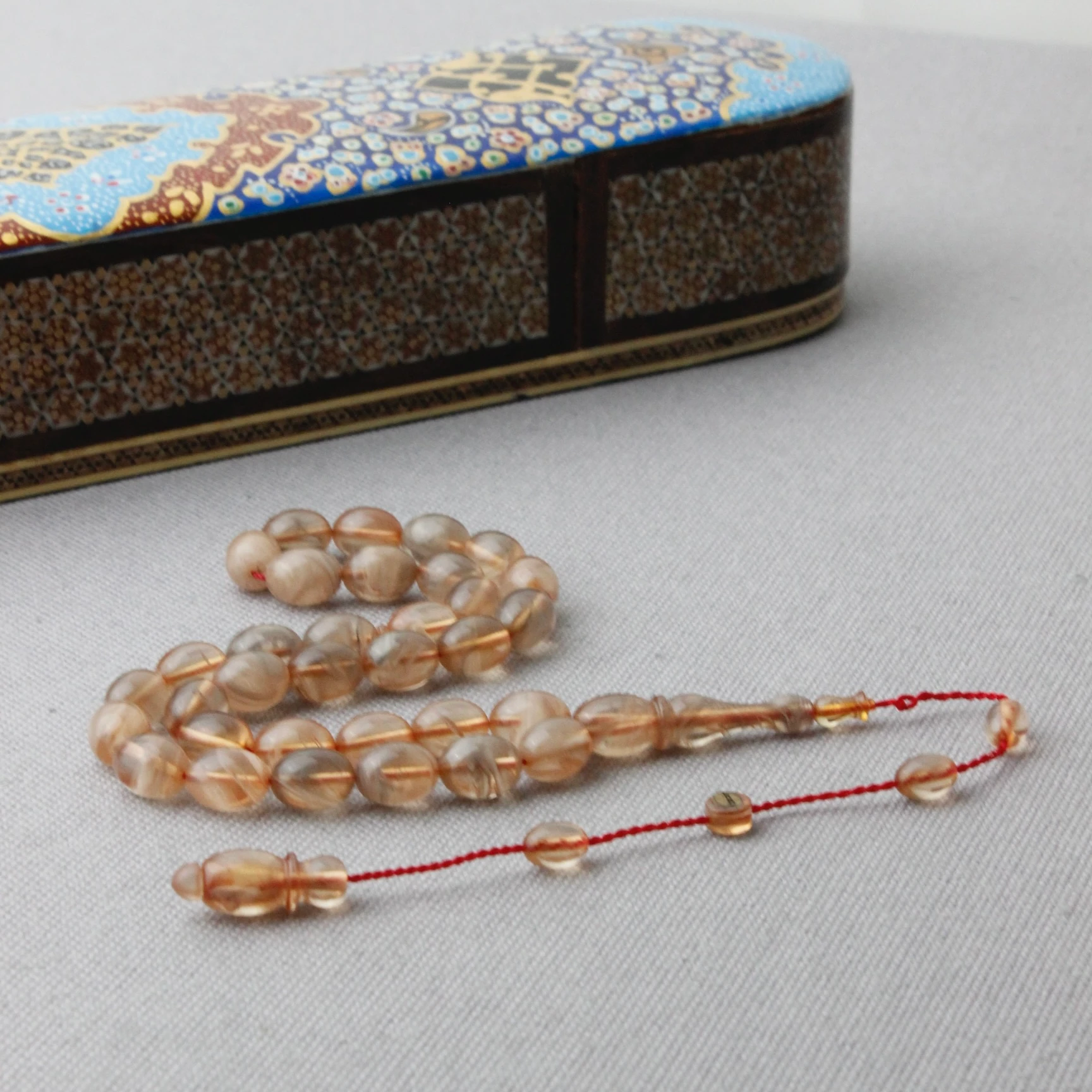 Beyaz Hamur Hareli Beyzi Model Tacir Usta İmzalı Sıkma Kehribar Tespih