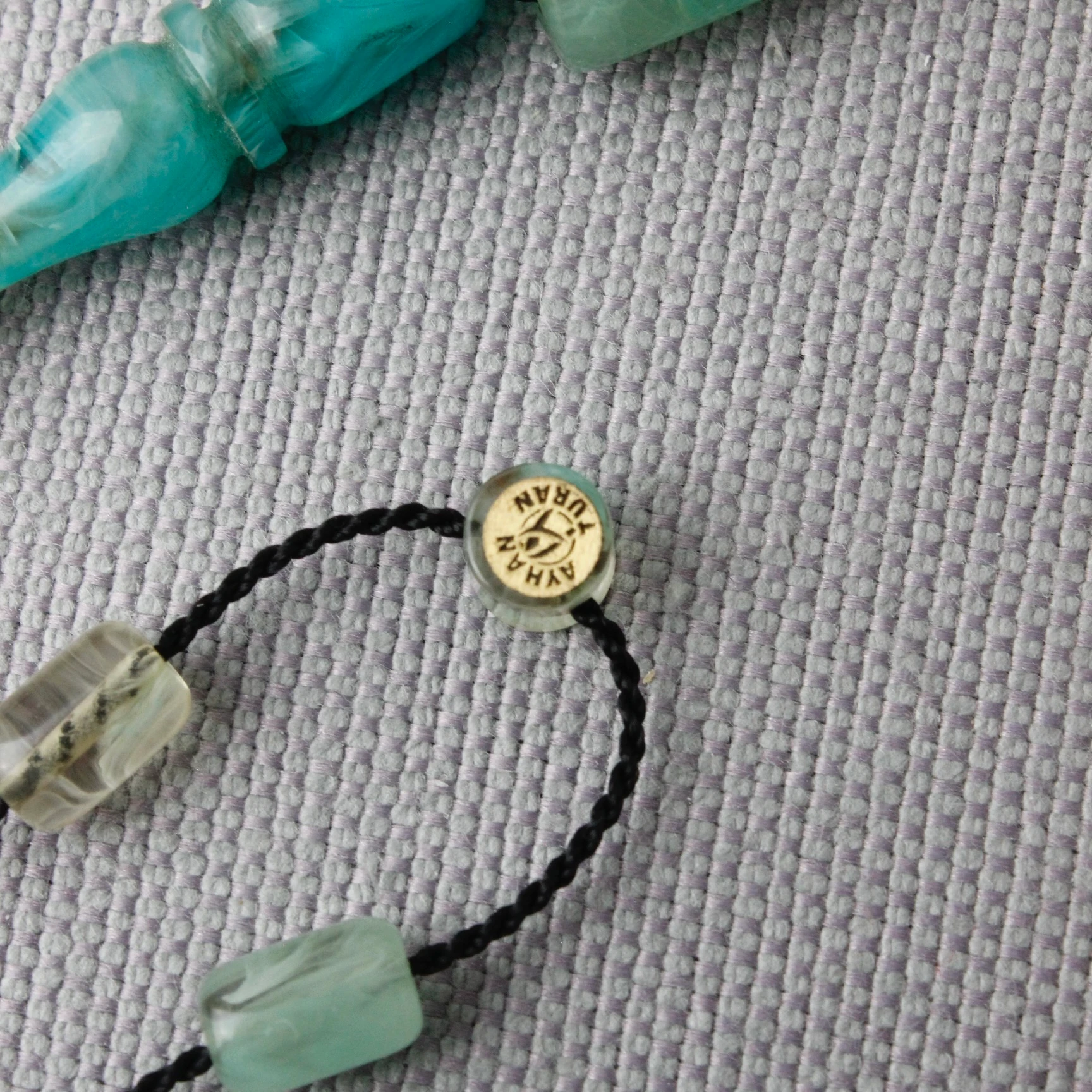 Ayhan Turan Usta İmzalı Deniz Mavisi Hareli Kapsül Kesim Sıkma Kehribar Tespih