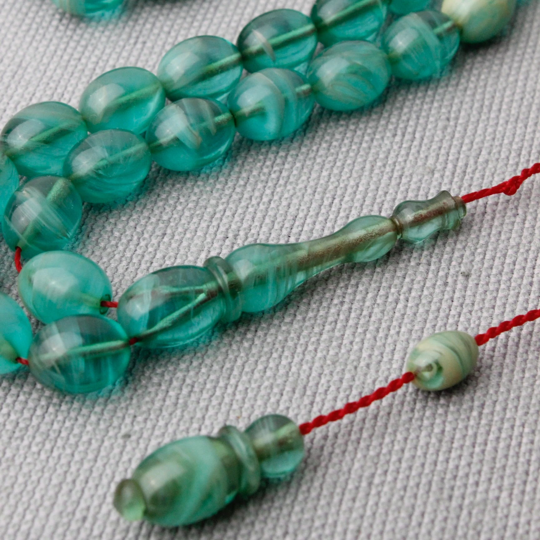 Hareli Turkuaz Renk Tacir İmzalı Sıkma Kehribar Tespih