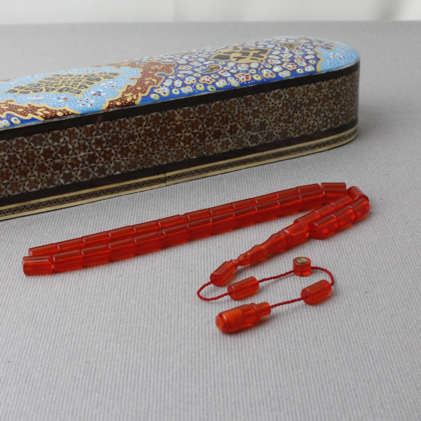 Tacir Usta İmzalı Kesme Model Kırmızı Renk Sıkma Kehribar Tespih