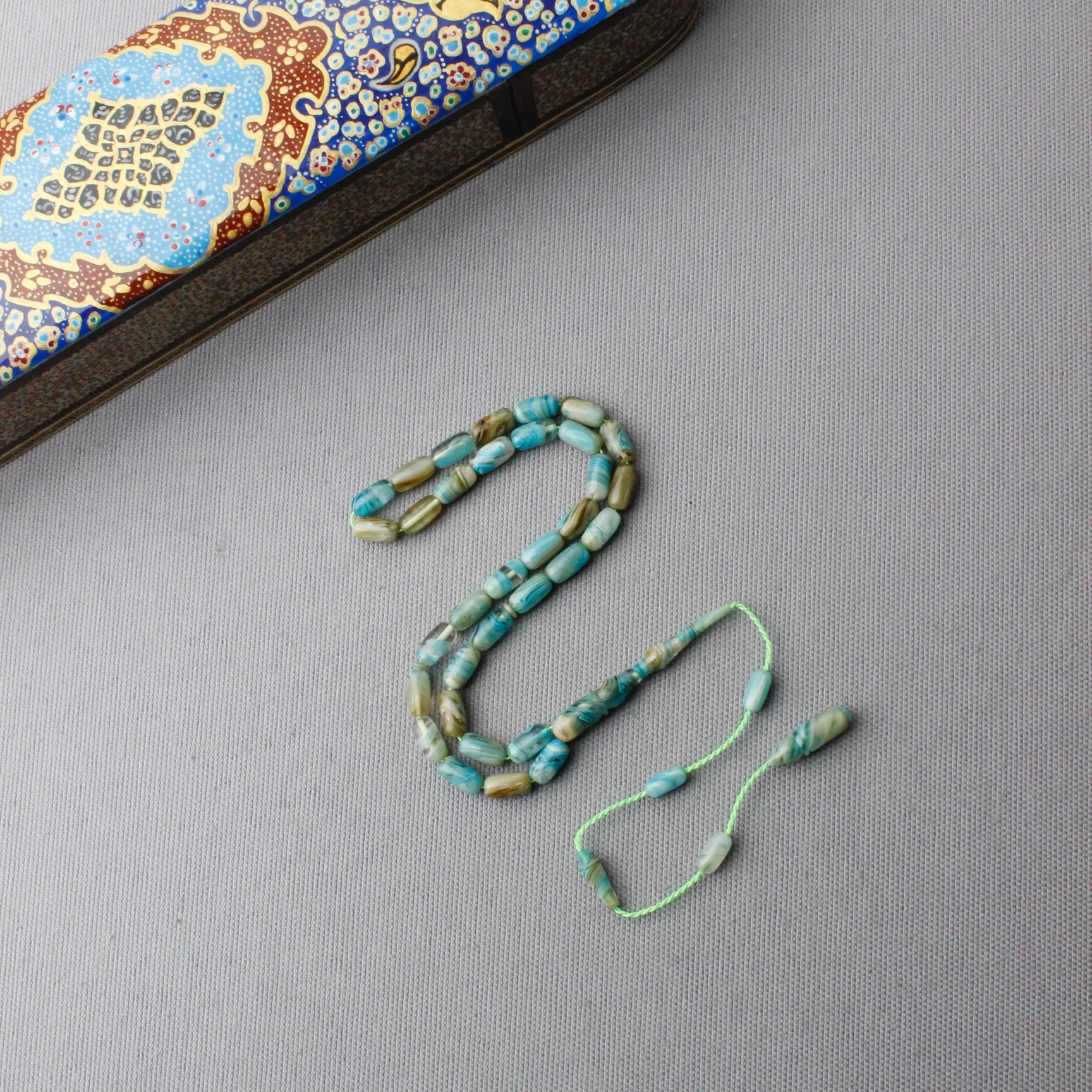 Deniz Mavisi Hareli Kapsül Kesim Usta İşçilikli Sıkma Kehribar Tespih