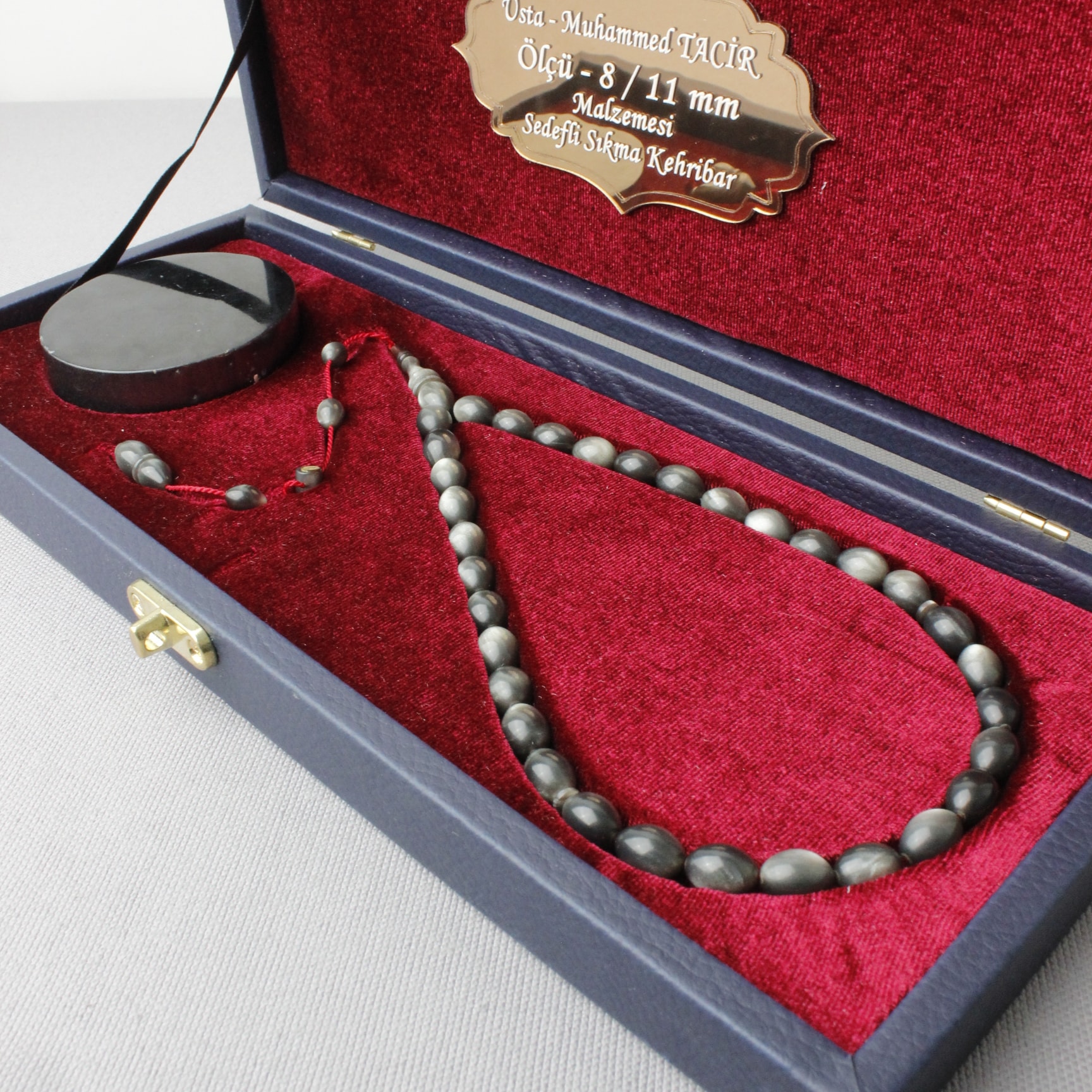 Özel Kutusunda Ham Malzemesiyle Beraber Tacir Usta İmzalı Sedefli Sıkma Kehribar Tespih