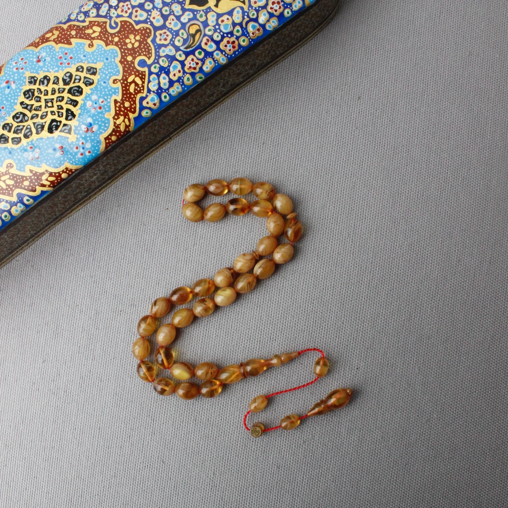 Ayhan Turan Usta İmzalı Beyzi Model Sıkma Kehribar Tespih