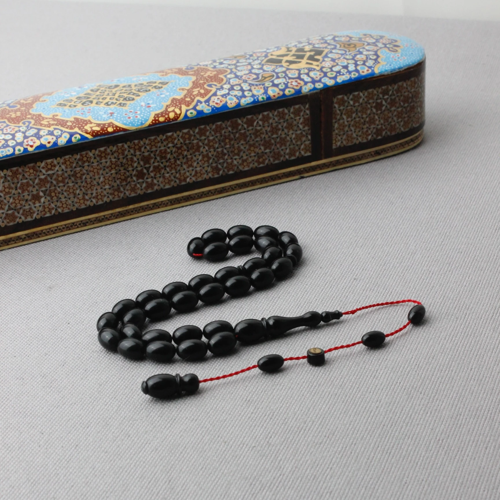 Siyah Renk Tacir Usta İmzalı Sıkma Kehribar Tespih