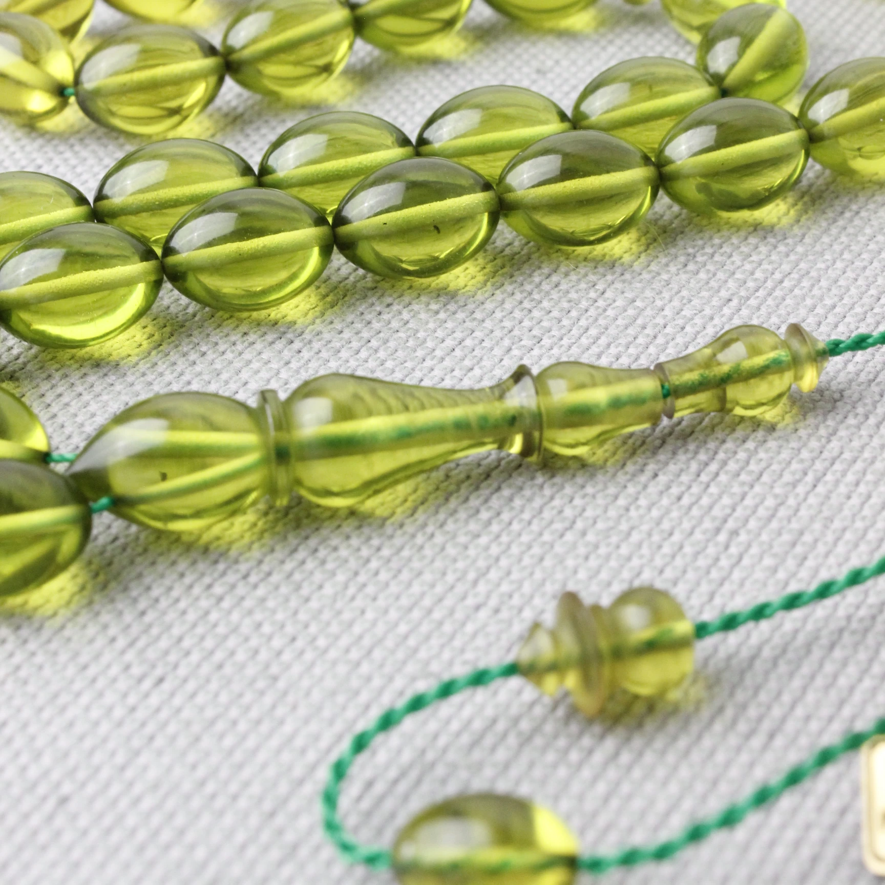 Ali Fidan Usta İmzalı Beyzi Model Yeşil Renk Ateş Kehribar Tespih