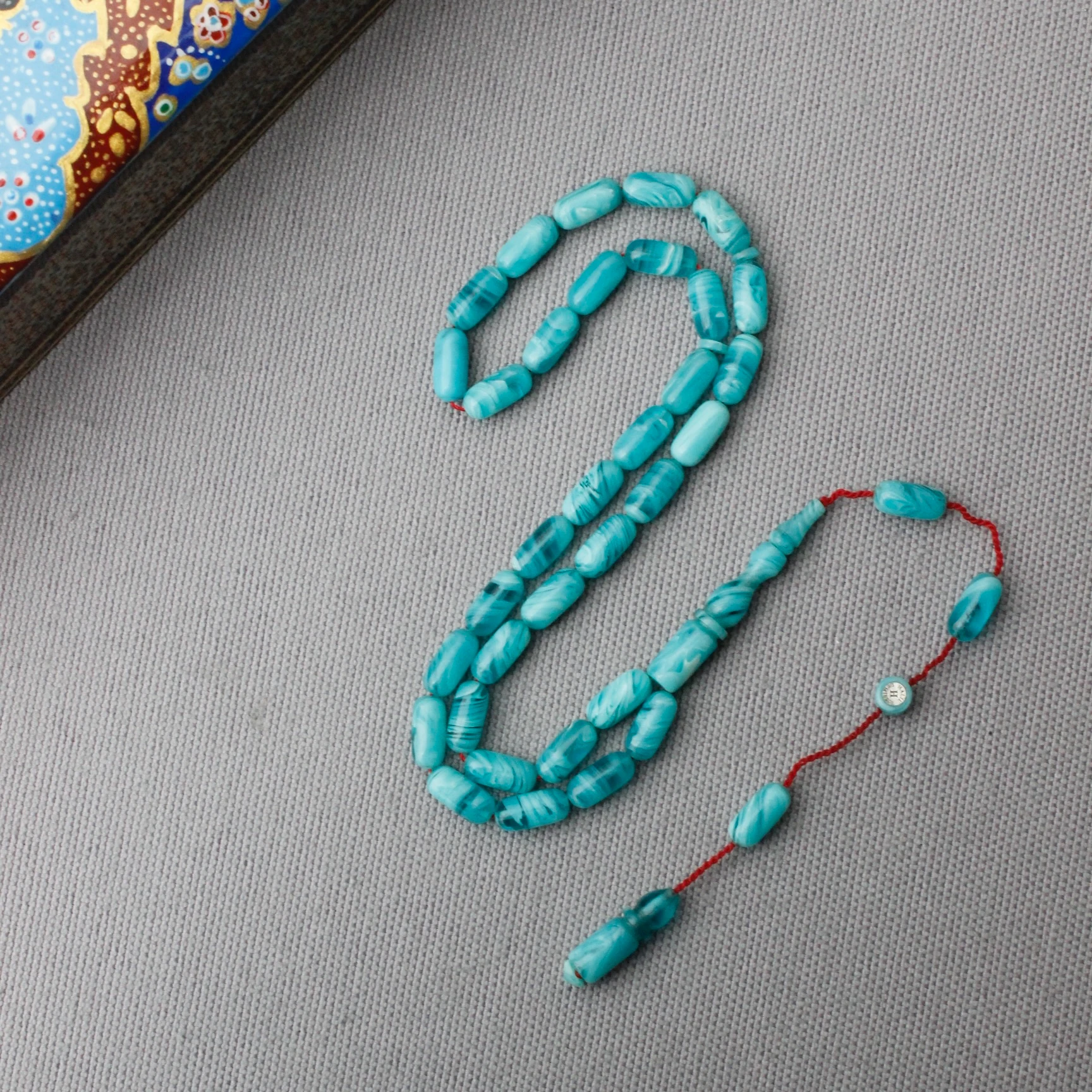 Halil Demirkol Usta İmzalı Yoğun Hareli Deniz Mavisi Sıkma Kehribar Tespih