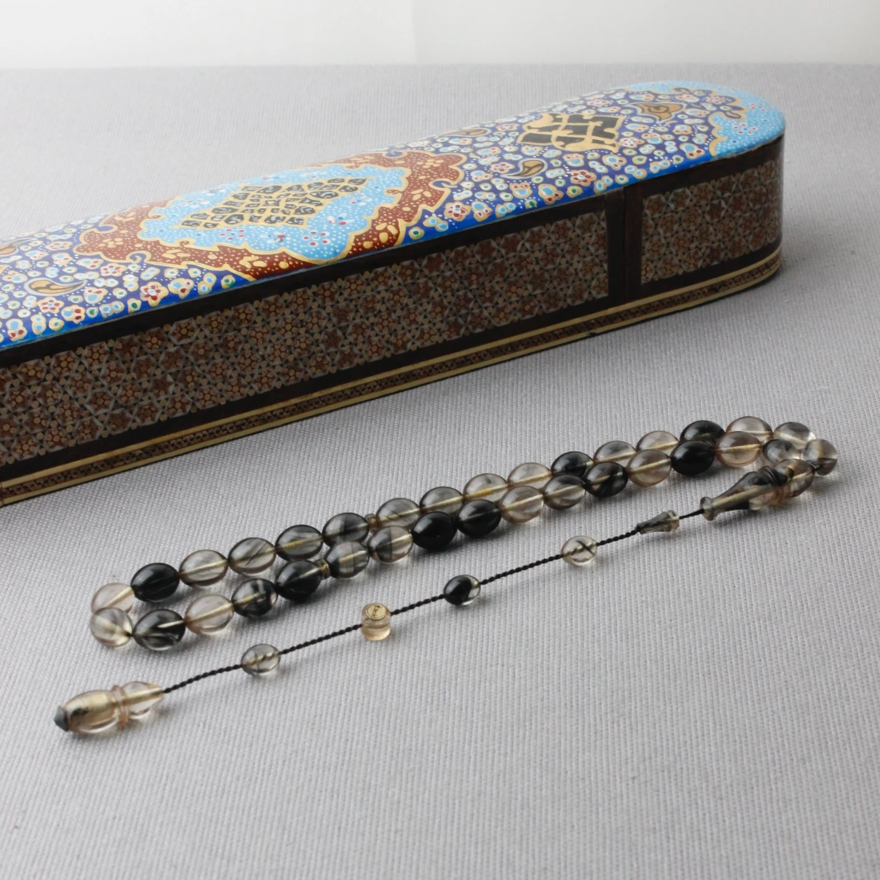 Şeffaf Siyah Hareli Beyzi Model Tacir Usta İmzalı Sıkma Kehribar Tespih