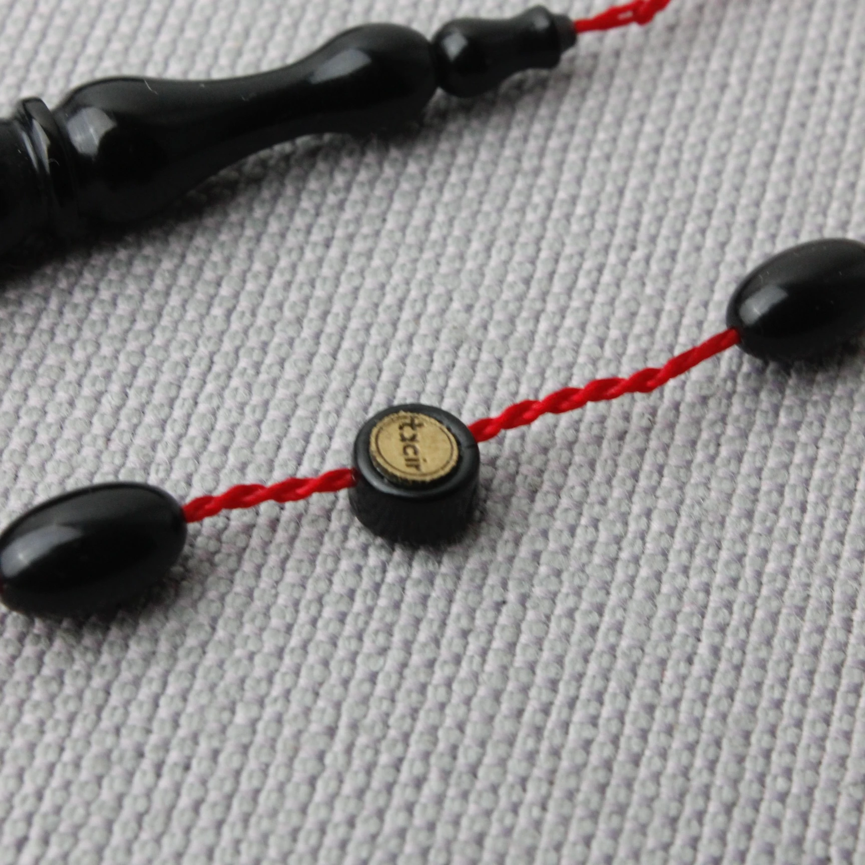 Siyah Renk Tacir Usta İmzalı Sıkma Kehribar Tespih