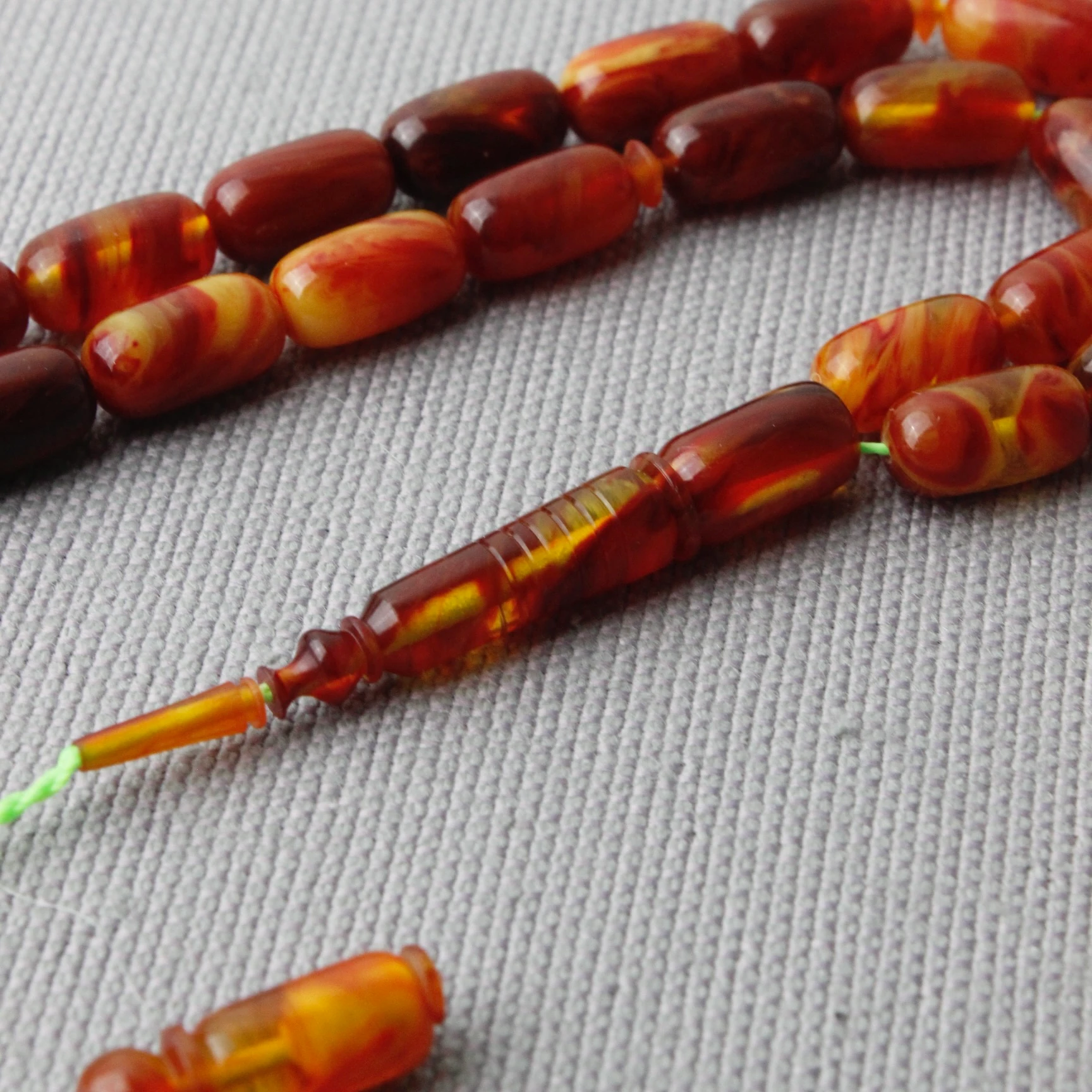 Yoğun Hareli Kapsül Kesim Usta İşçilikli Sıkma Kehribar Tespih