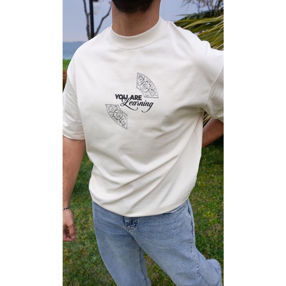 Oversize Nakış Detaylı Tişört