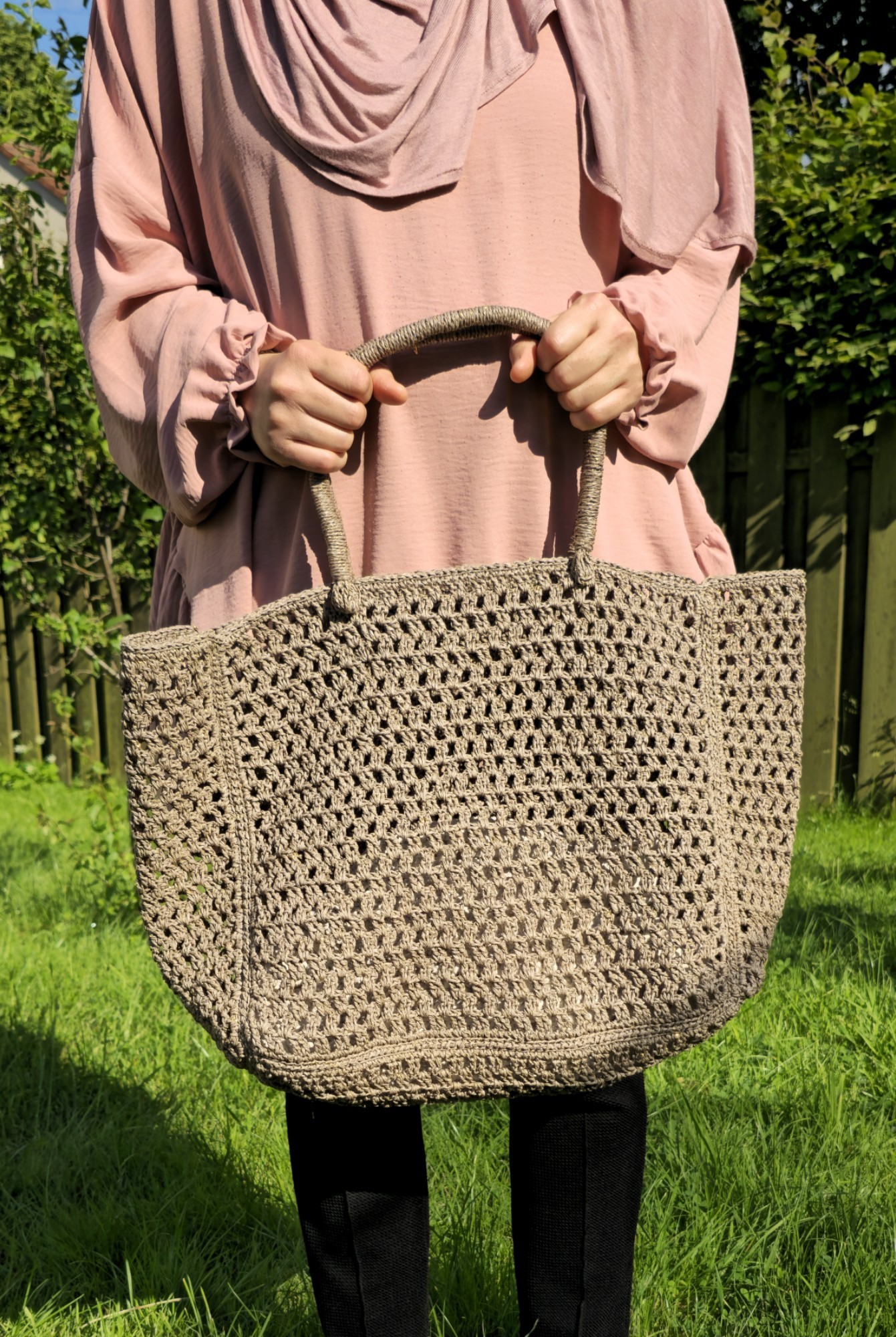 Handgemachte Häkeltasche aus Papiergarn 