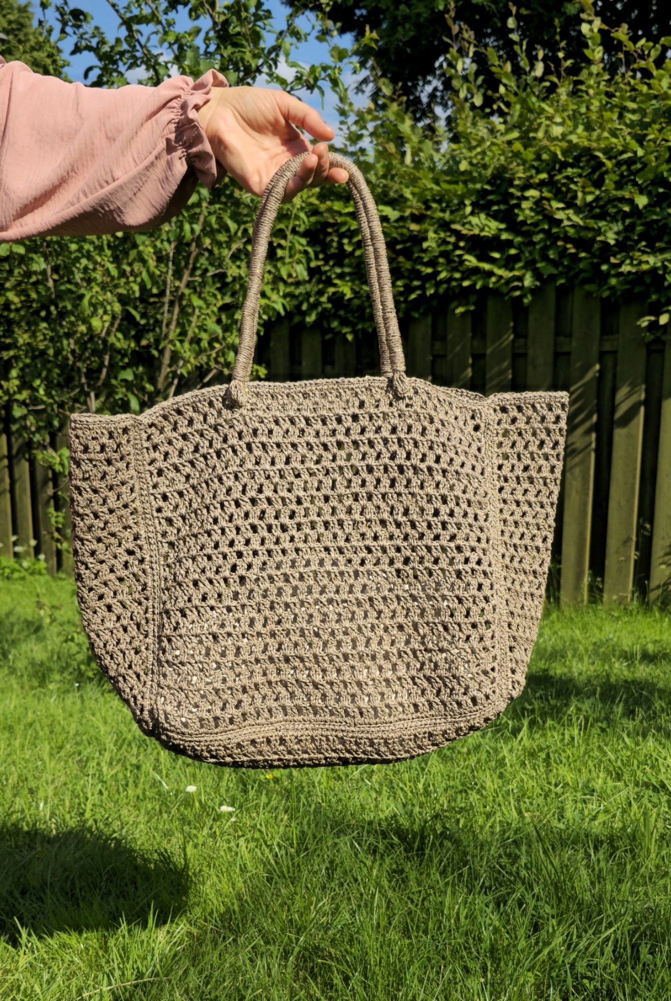 Handgemachte Häkeltasche aus Papiergarn 