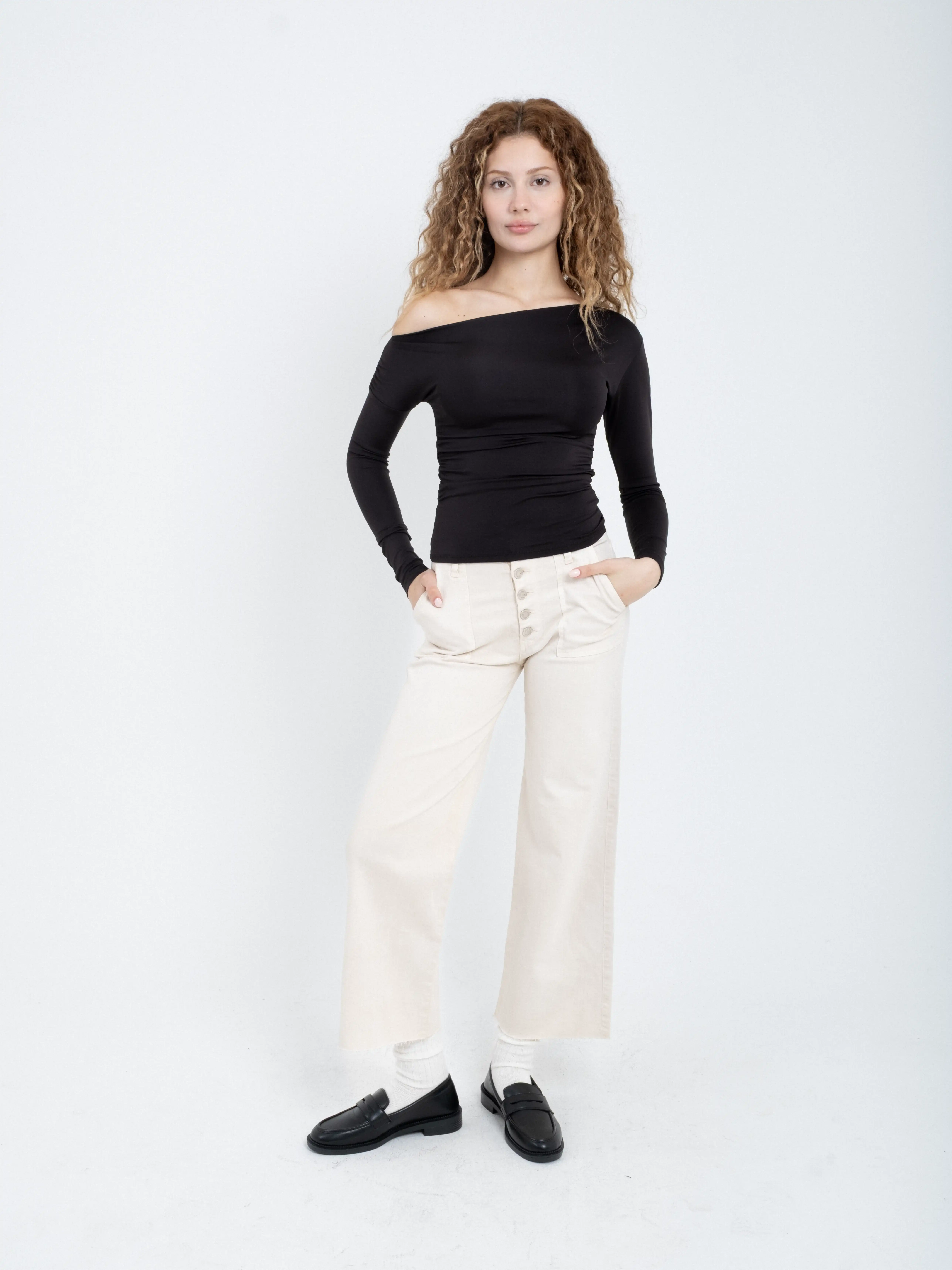 Kayık Yaka Düşük Omuz Büzgülü Uzun Kollu Body Bluz