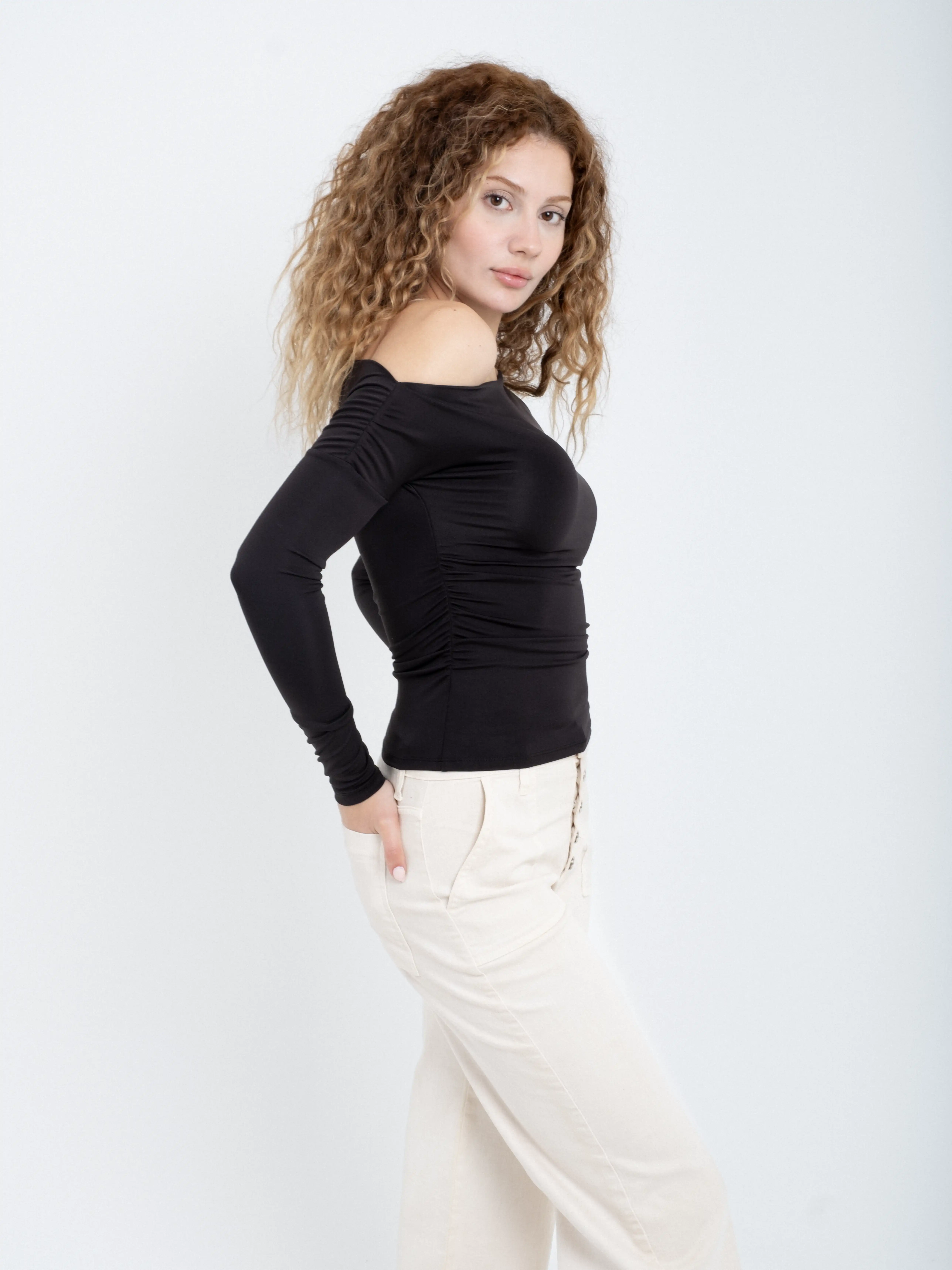 Kayık Yaka Düşük Omuz Büzgülü Uzun Kollu Body Bluz