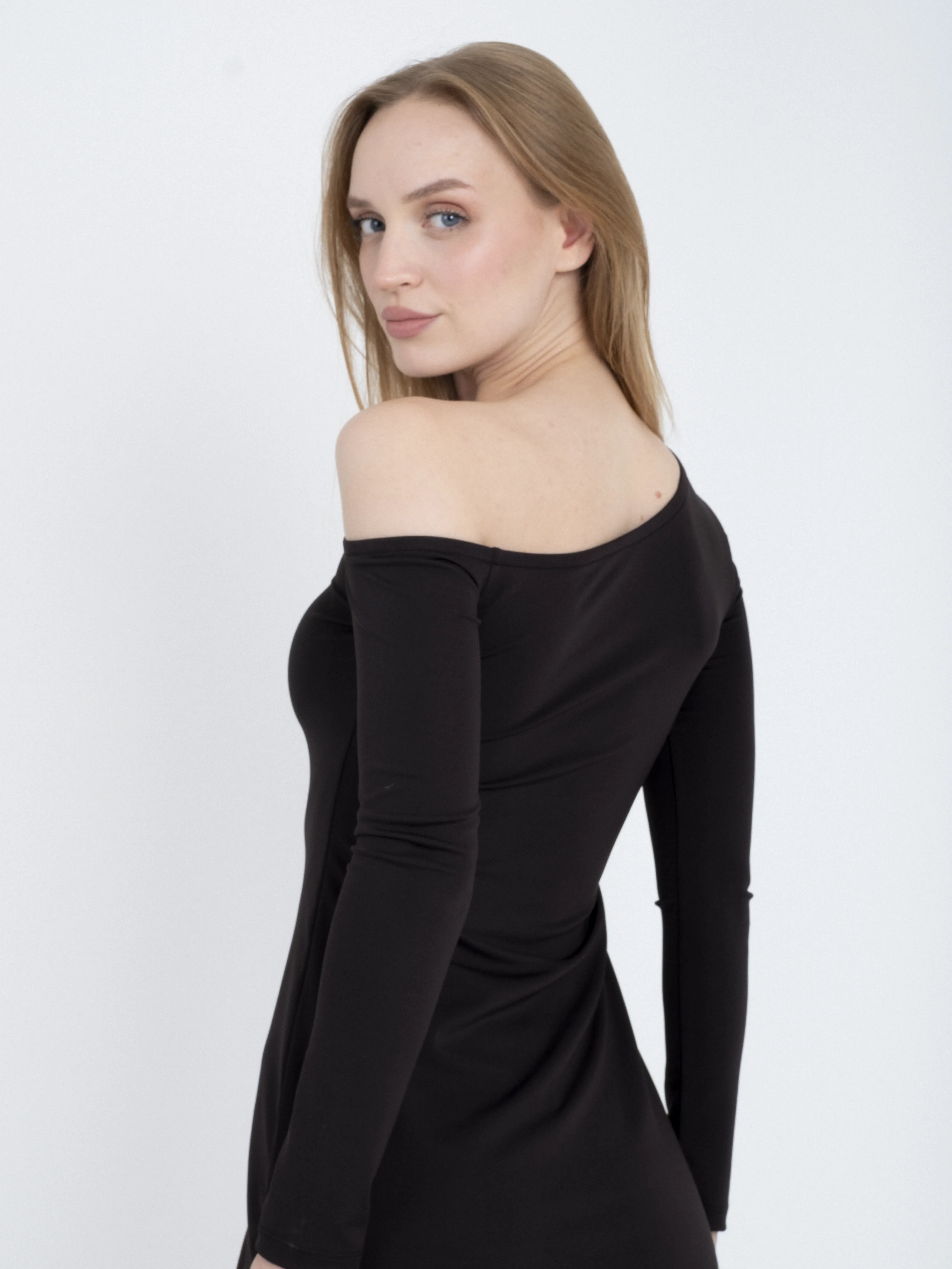 Omuz Detaylı Büzgülü Uzun Kollu Mini Elbise