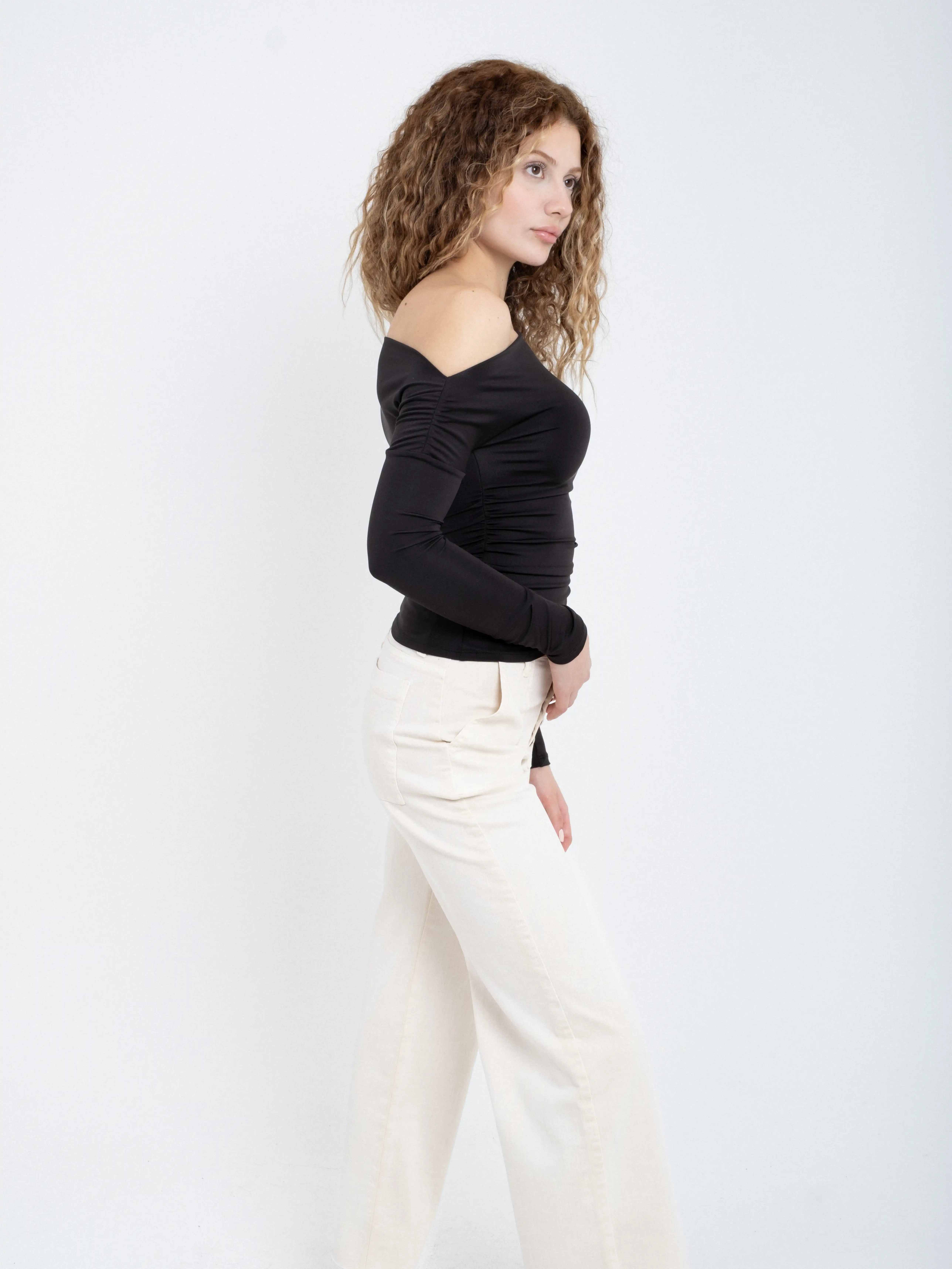 Kayık Yaka Düşük Omuz Büzgülü Uzun Kollu Body Bluz