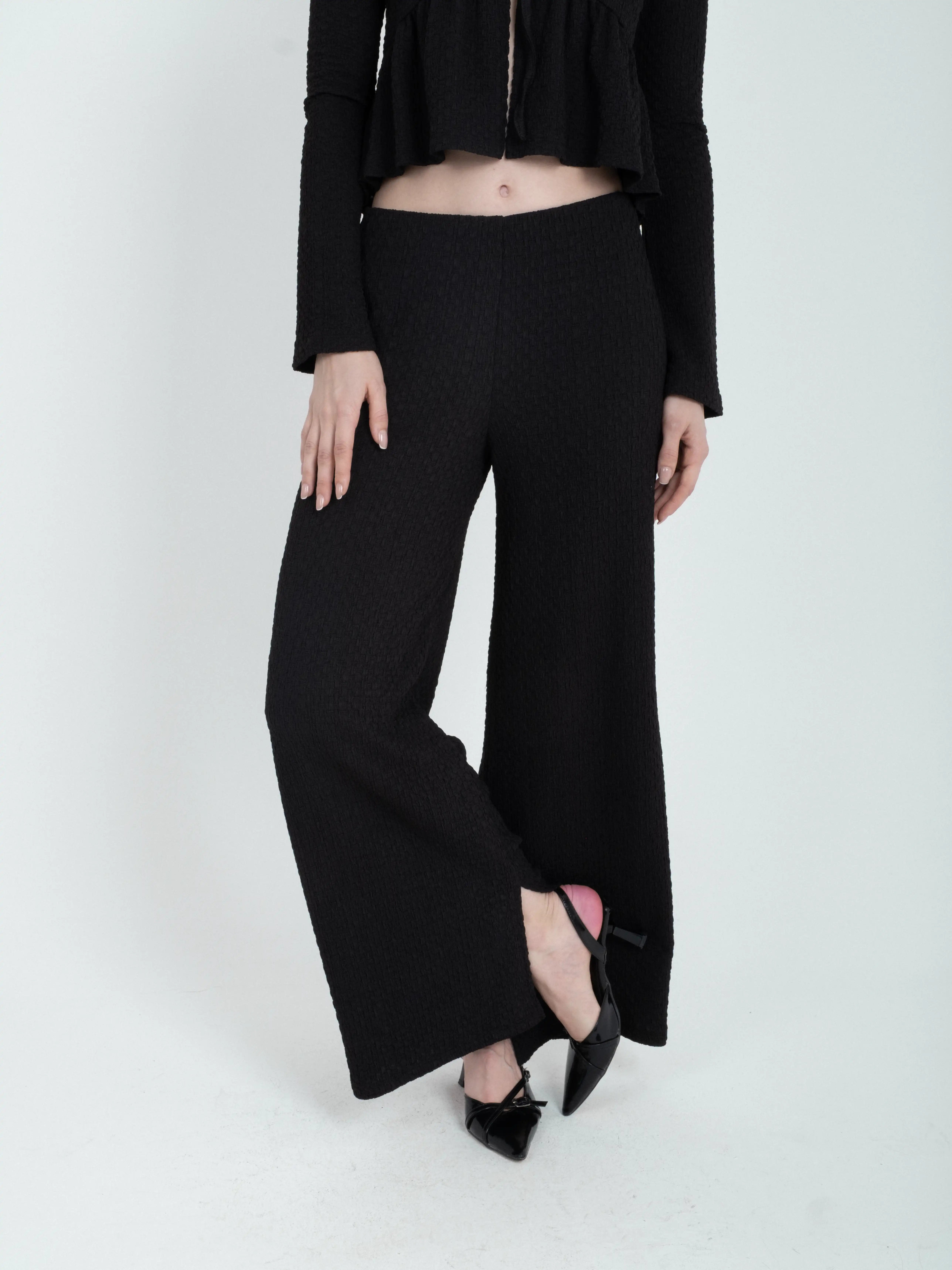 Dokulu Kumaş Dökümlü Yırtmaçlı Pantolon