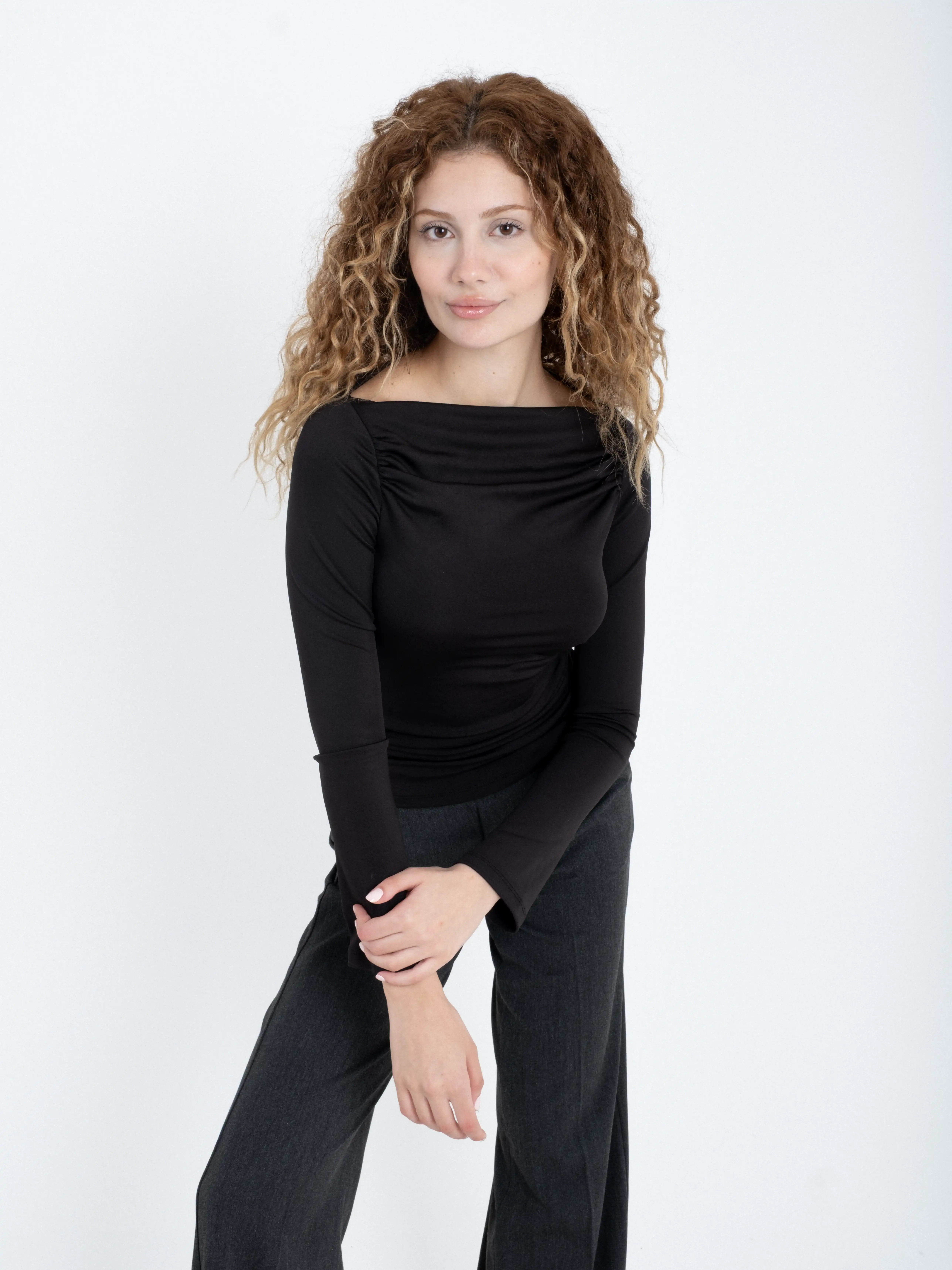 Kayık Yaka Büzgülü Uzun Kollu Body Bluz