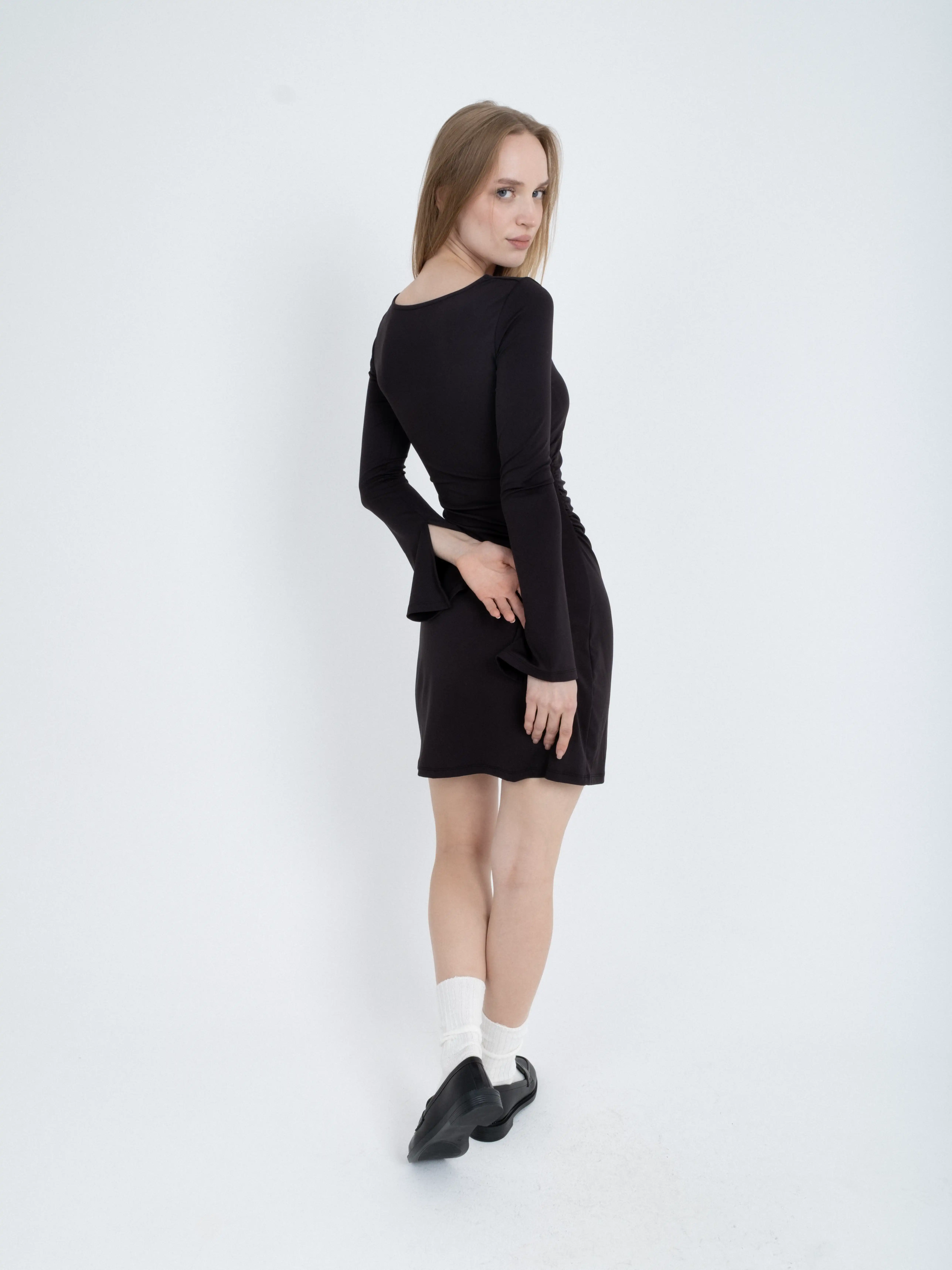 Kare Yaka Büzgülü Uzun Kollu Mini Elbise