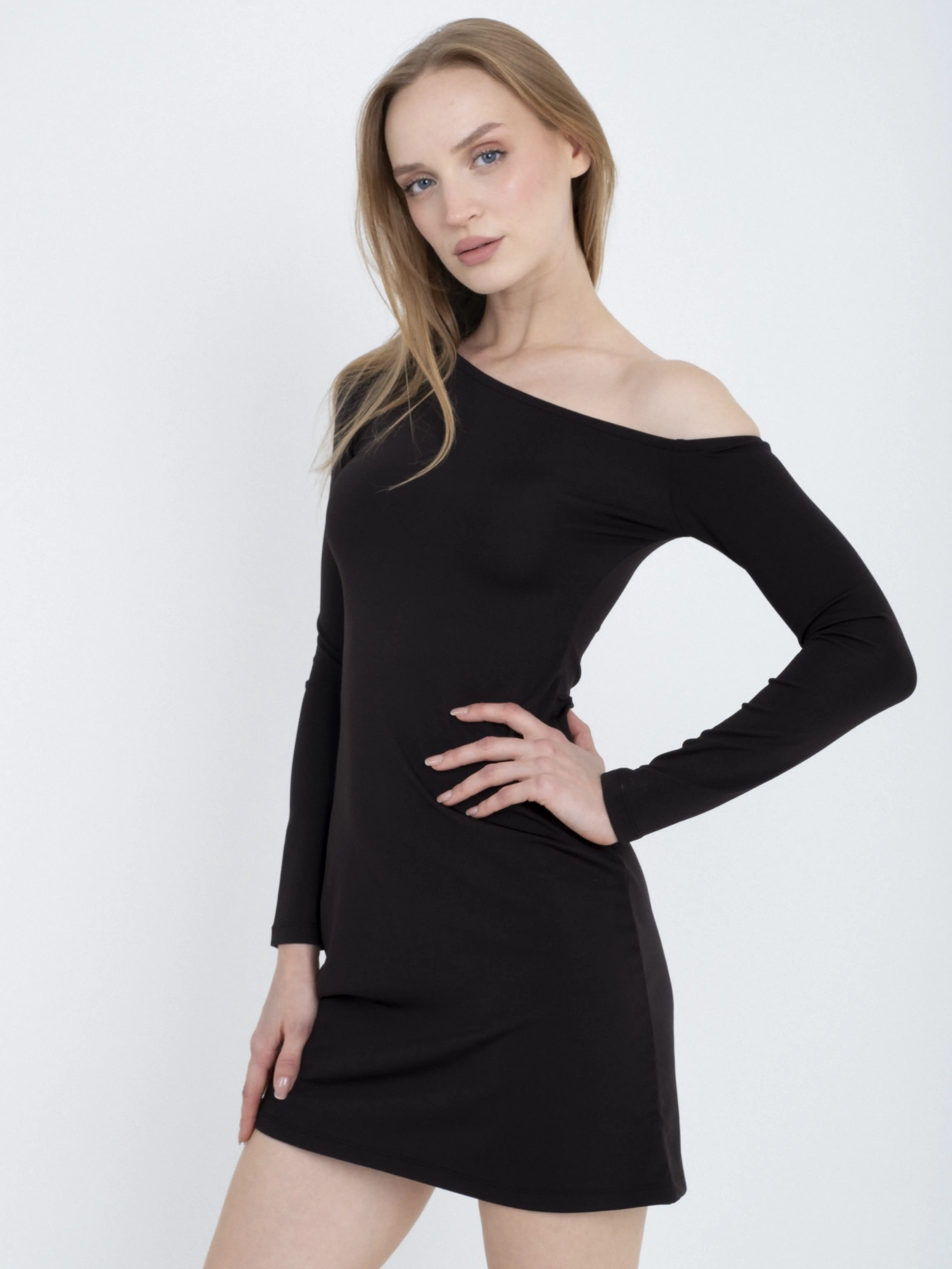 Omuz Detaylı Büzgülü Uzun Kollu Mini Elbise