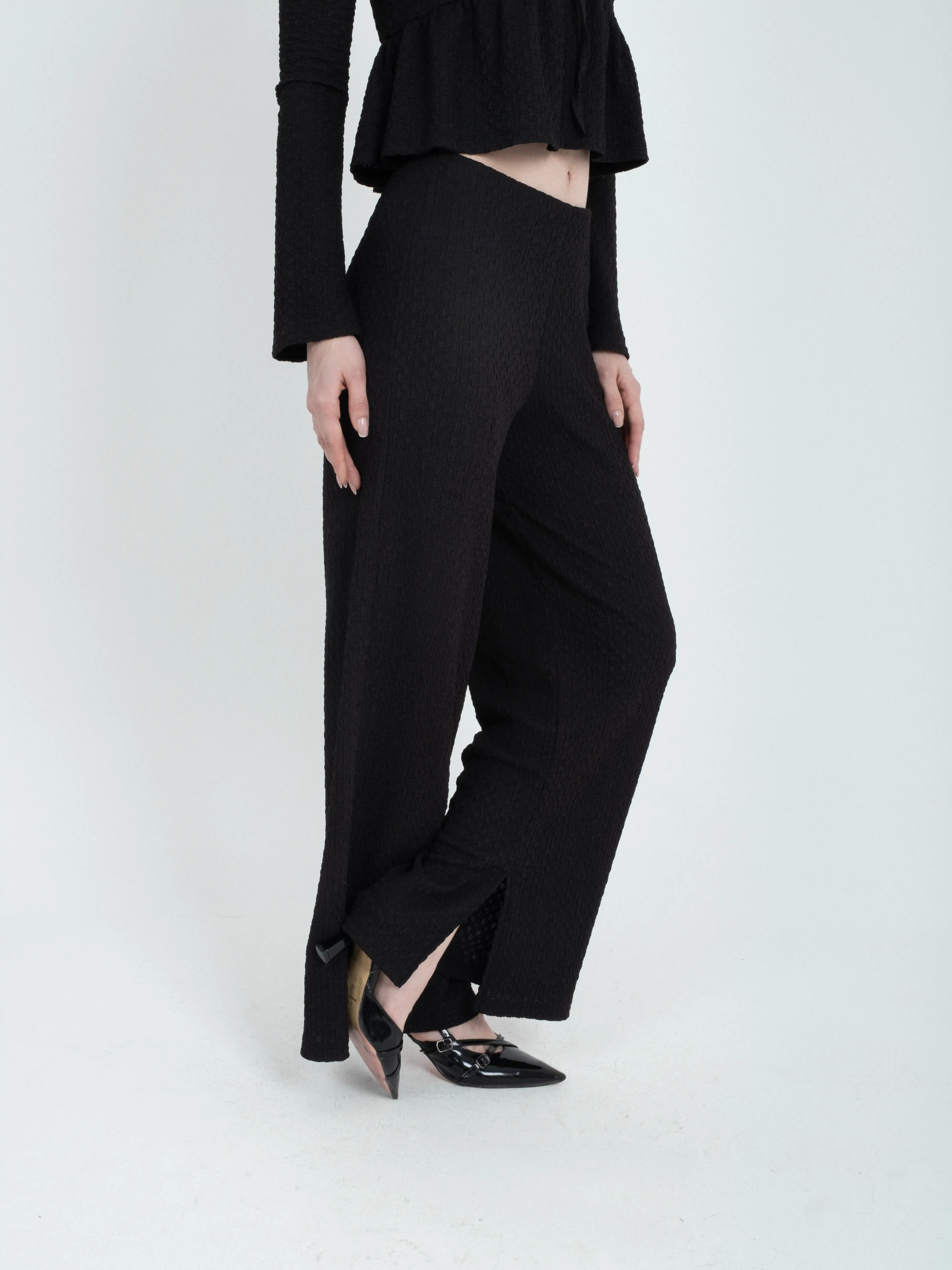 Dokulu Kumaş Dökümlü Yırtmaçlı Pantolon