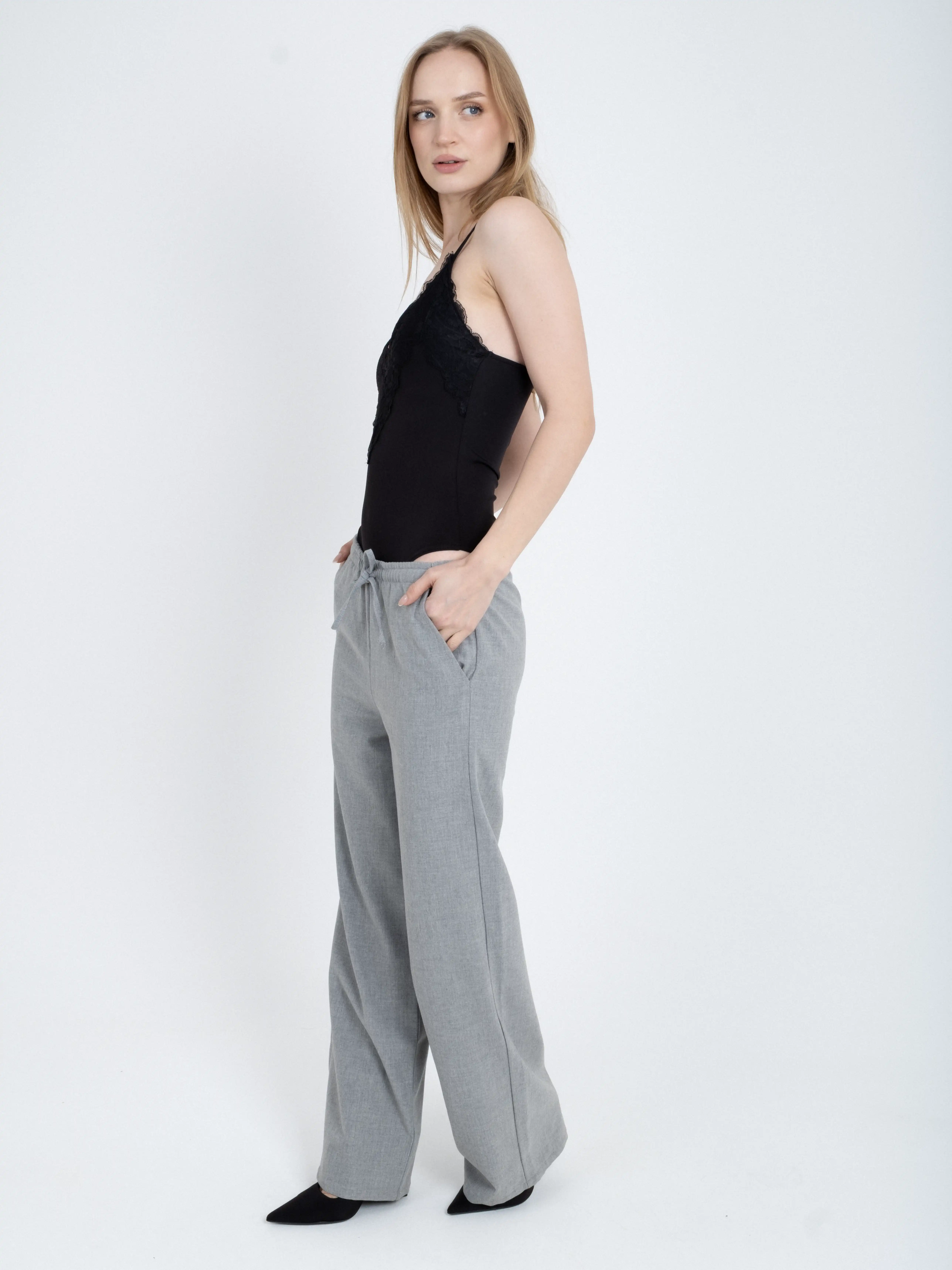 Dökümlü Geniş Paça Kumaş Pantolon