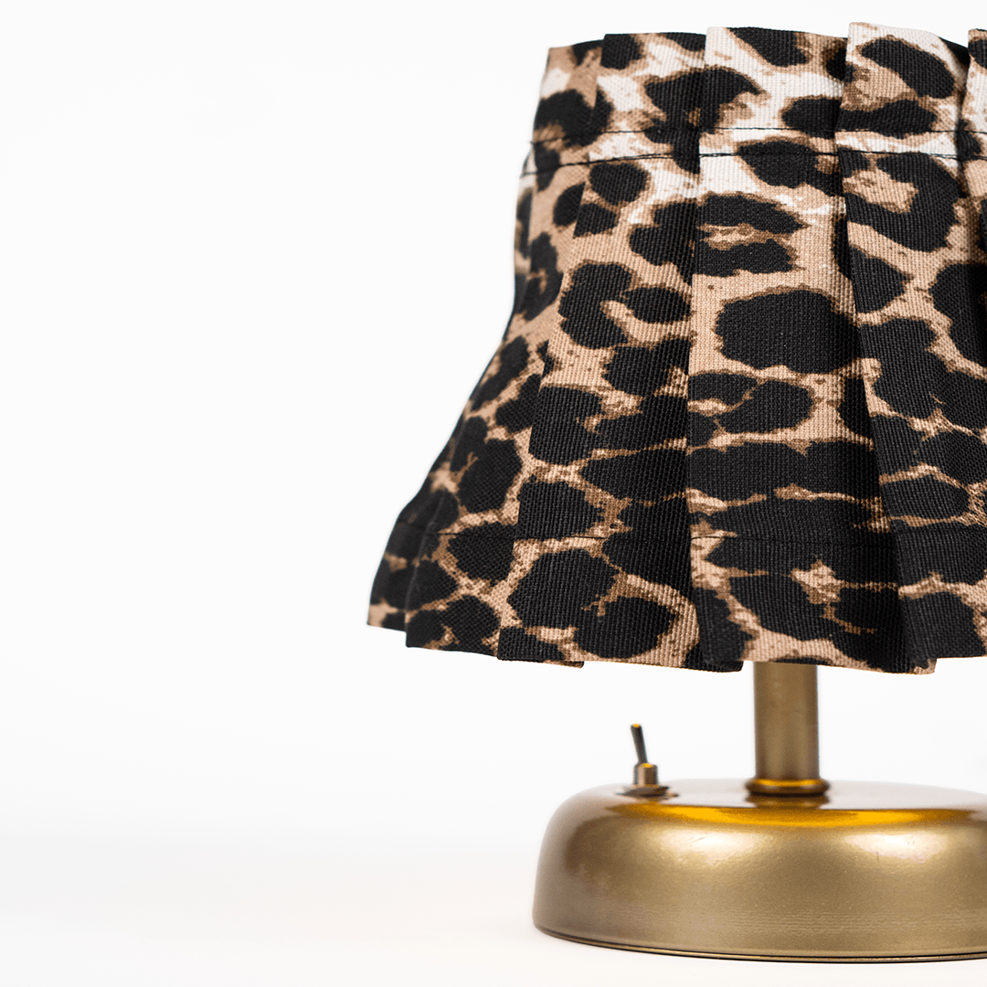 Leopar Pileli Masa Lambası