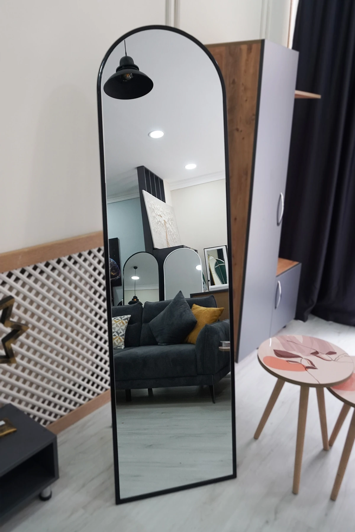 Oval Metal Çerçeveli Ayaklı Influencer Boy Aynası 180 x 50 Cm