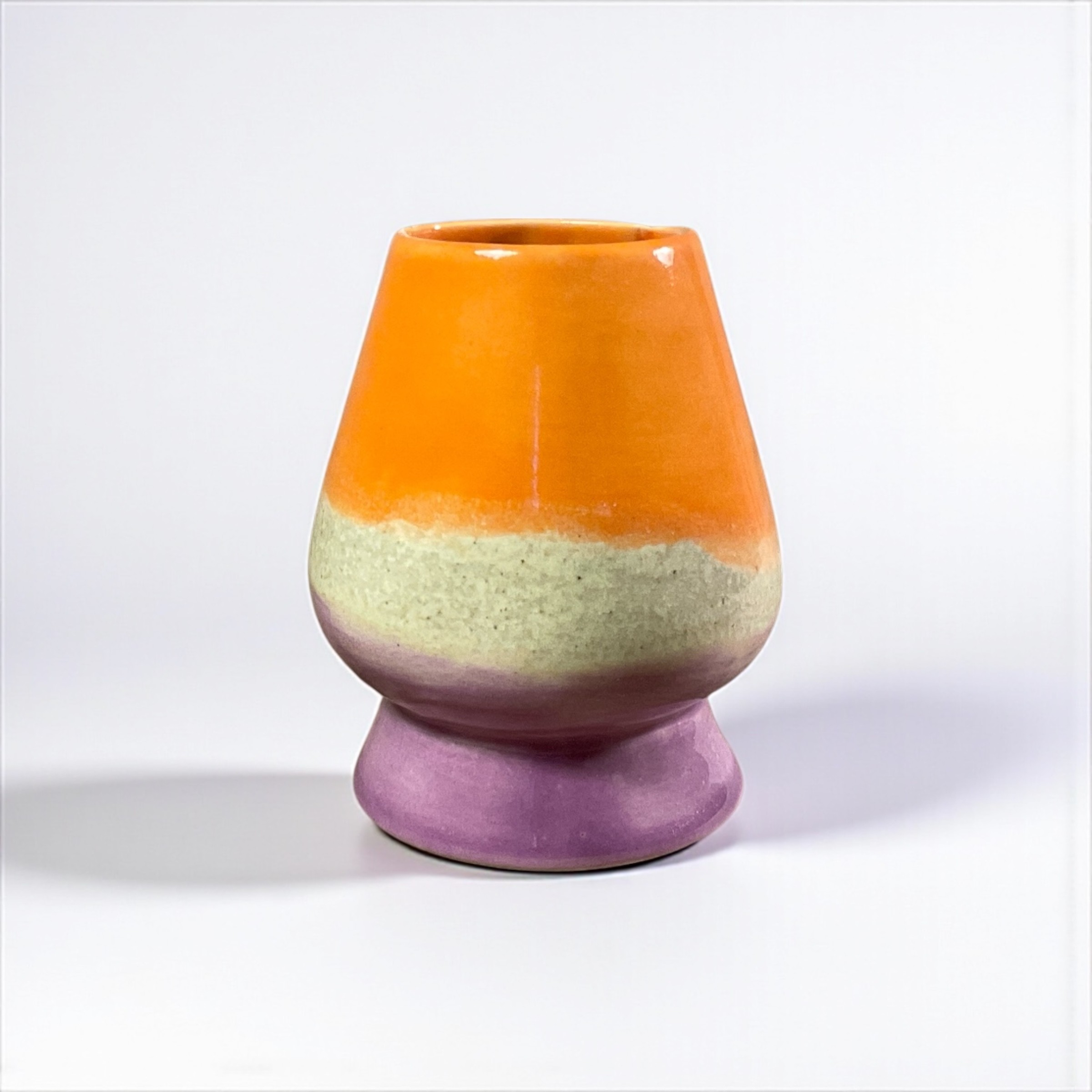 Kusenaoshi – El Yapımı Seramik Matcha Çırpıcı Standı