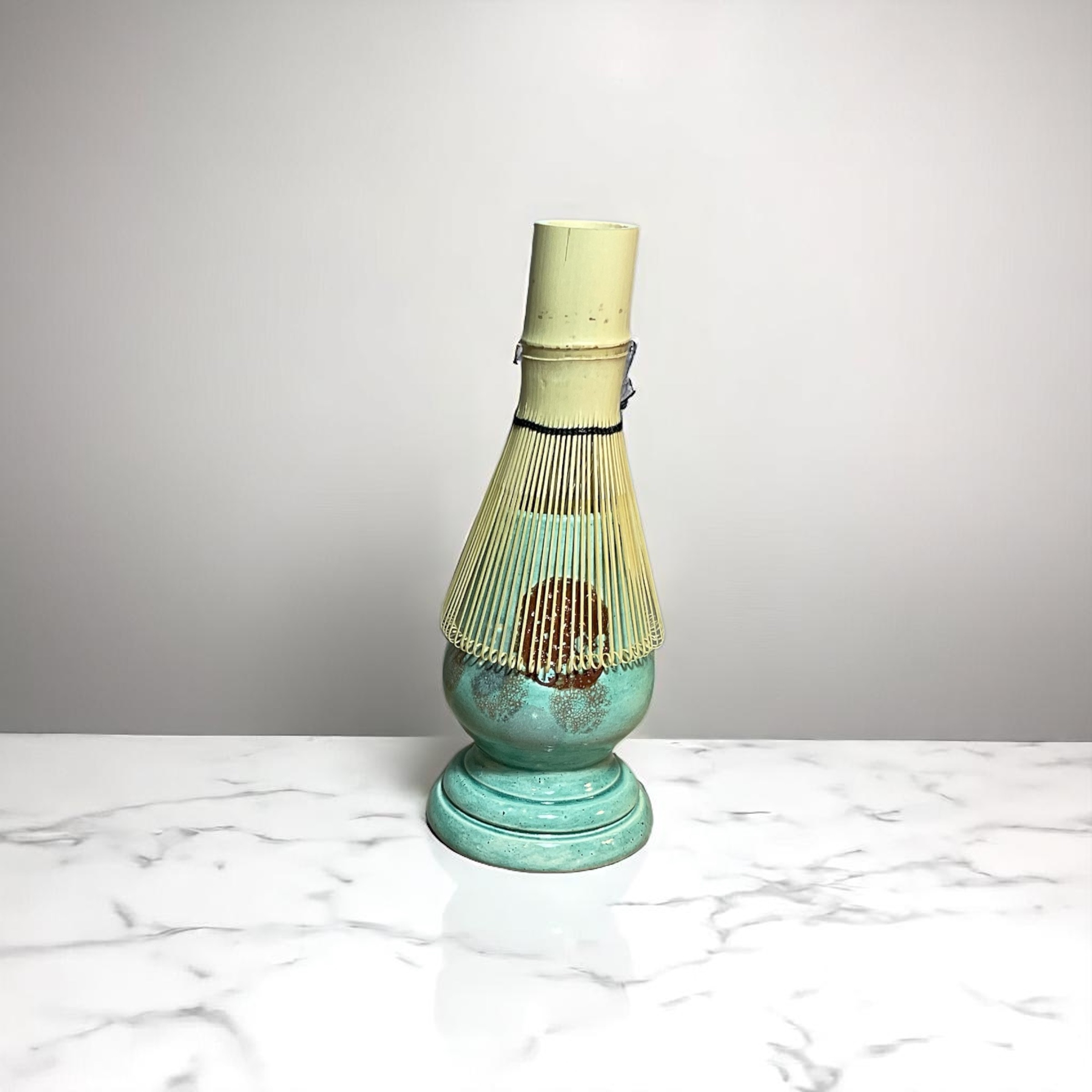 Kusenaoshi – El Yapımı Seramik Matcha Çırpıcı Standı