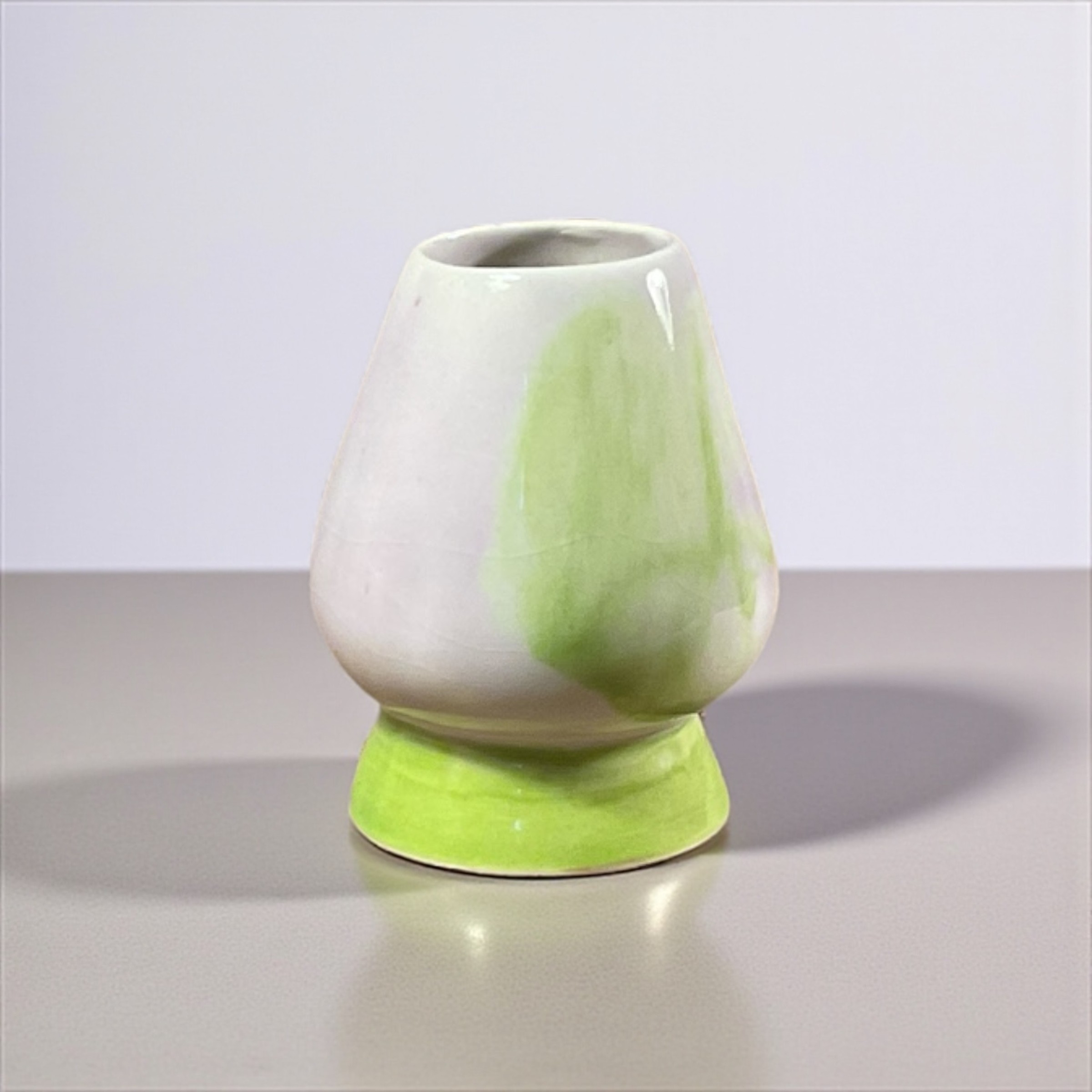 Kusenaoshi – El Yapımı Seramik Matcha Çırpıcı Standı