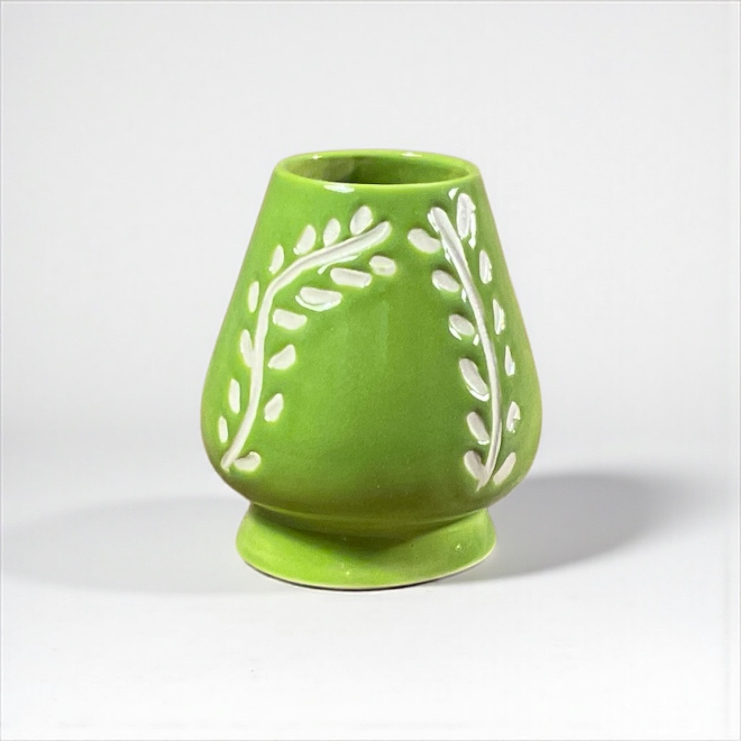 Kusenaoshi – El Yapımı Seramik Matcha Çırpıcı Standı