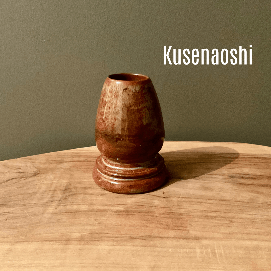 Kusenaoshi – El Yapımı Seramik Matcha Çırpıcı Standı