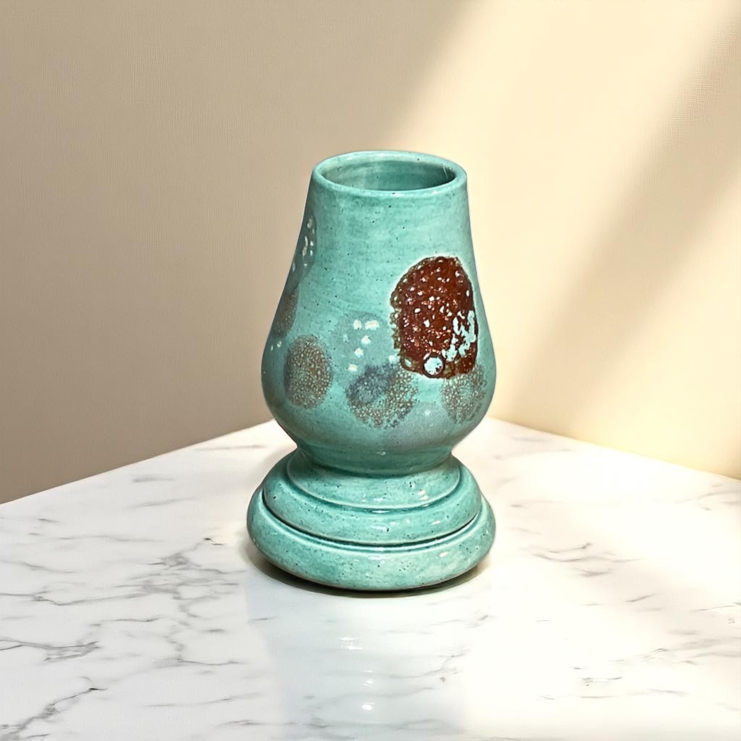 Kusenaoshi – El Yapımı Seramik Matcha Çırpıcı Standı
