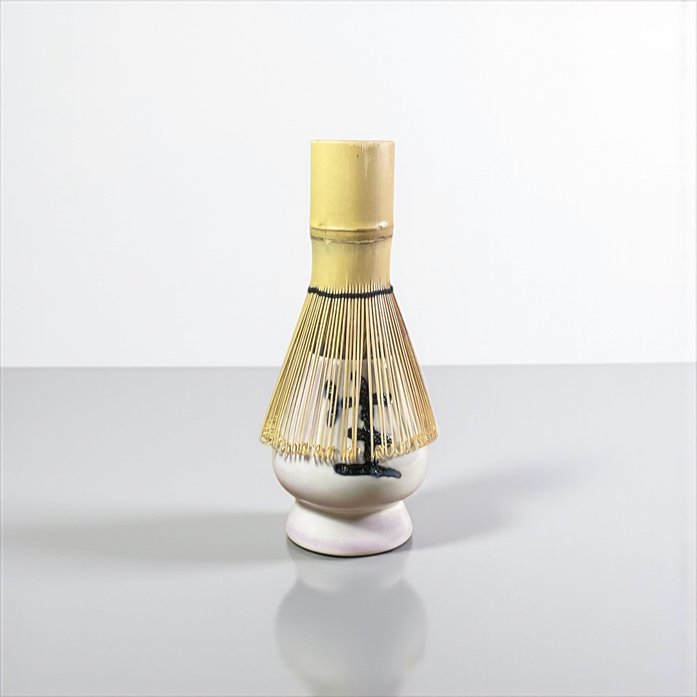 Kusenaoshi – El Yapımı Seramik Matcha Çırpıcı Standı