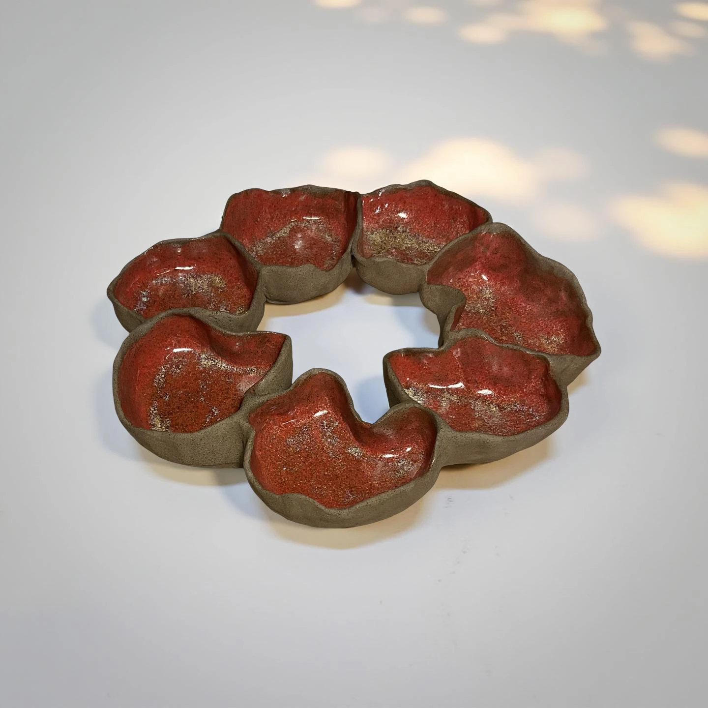 “İZ” Koleksiyonu – El Yapımı Seramik Sunum Tabağı