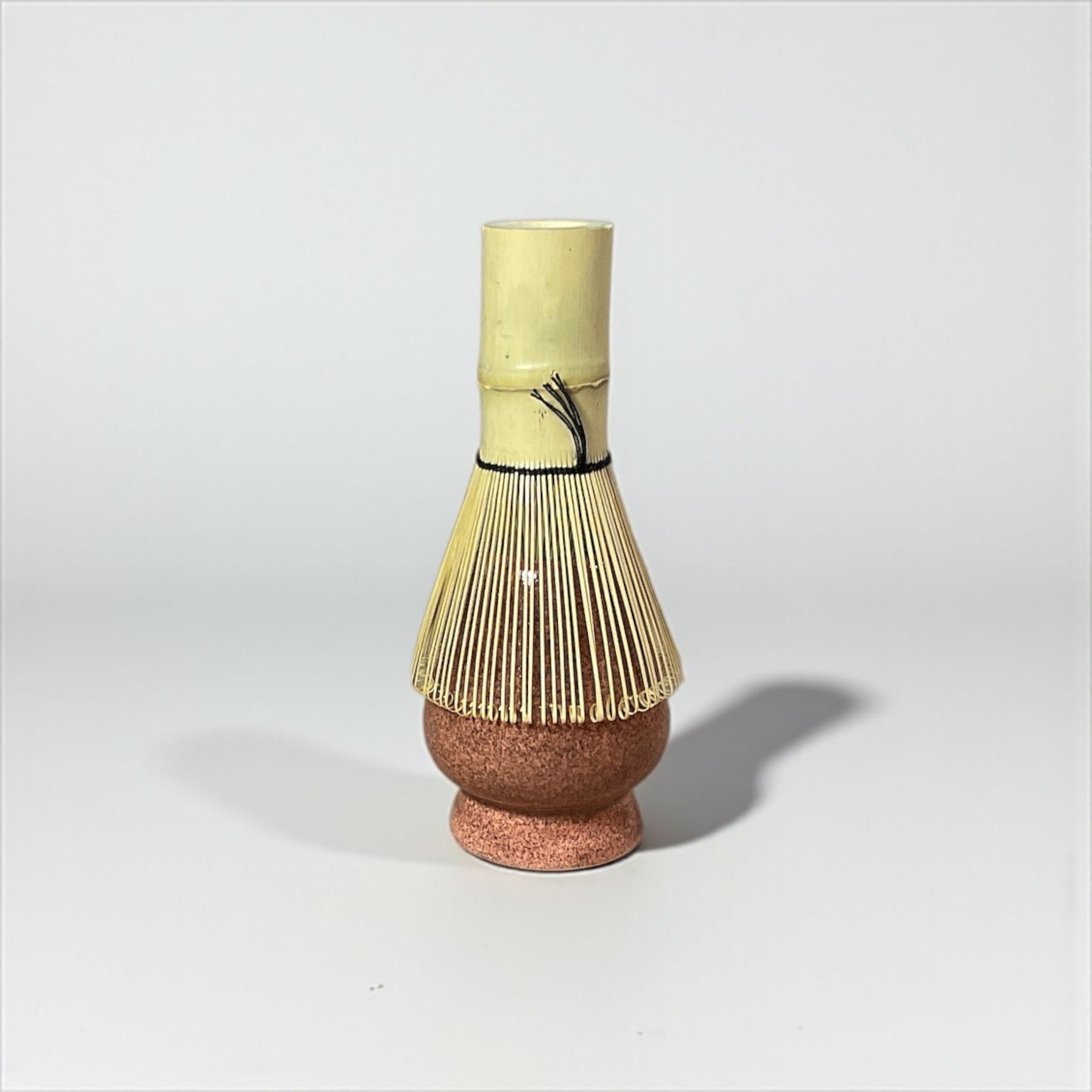 Kusenaoshi – El Yapımı Seramik Matcha Çırpıcı Standı