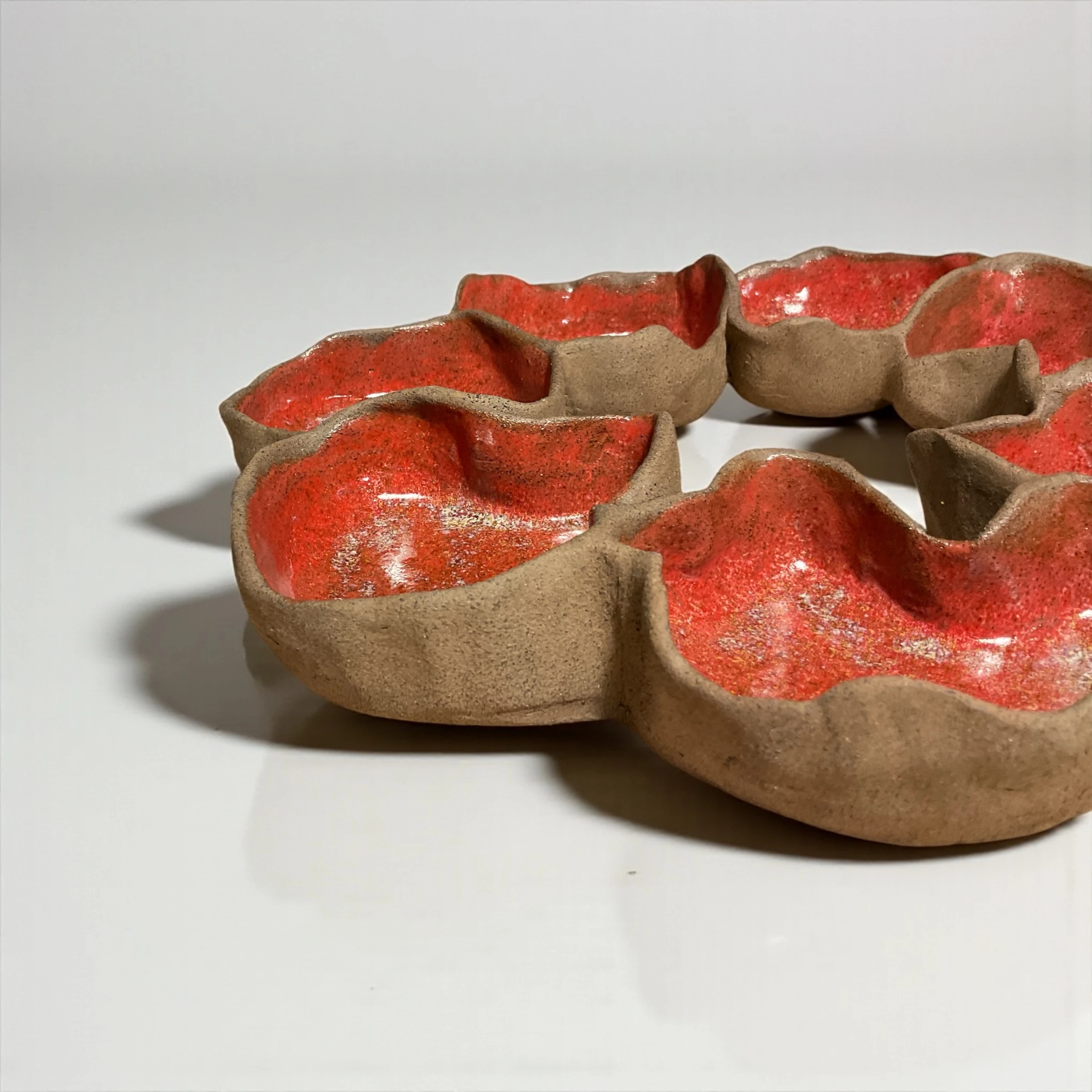 “İZ” Koleksiyonu – El Yapımı Seramik Sunum Tabağı