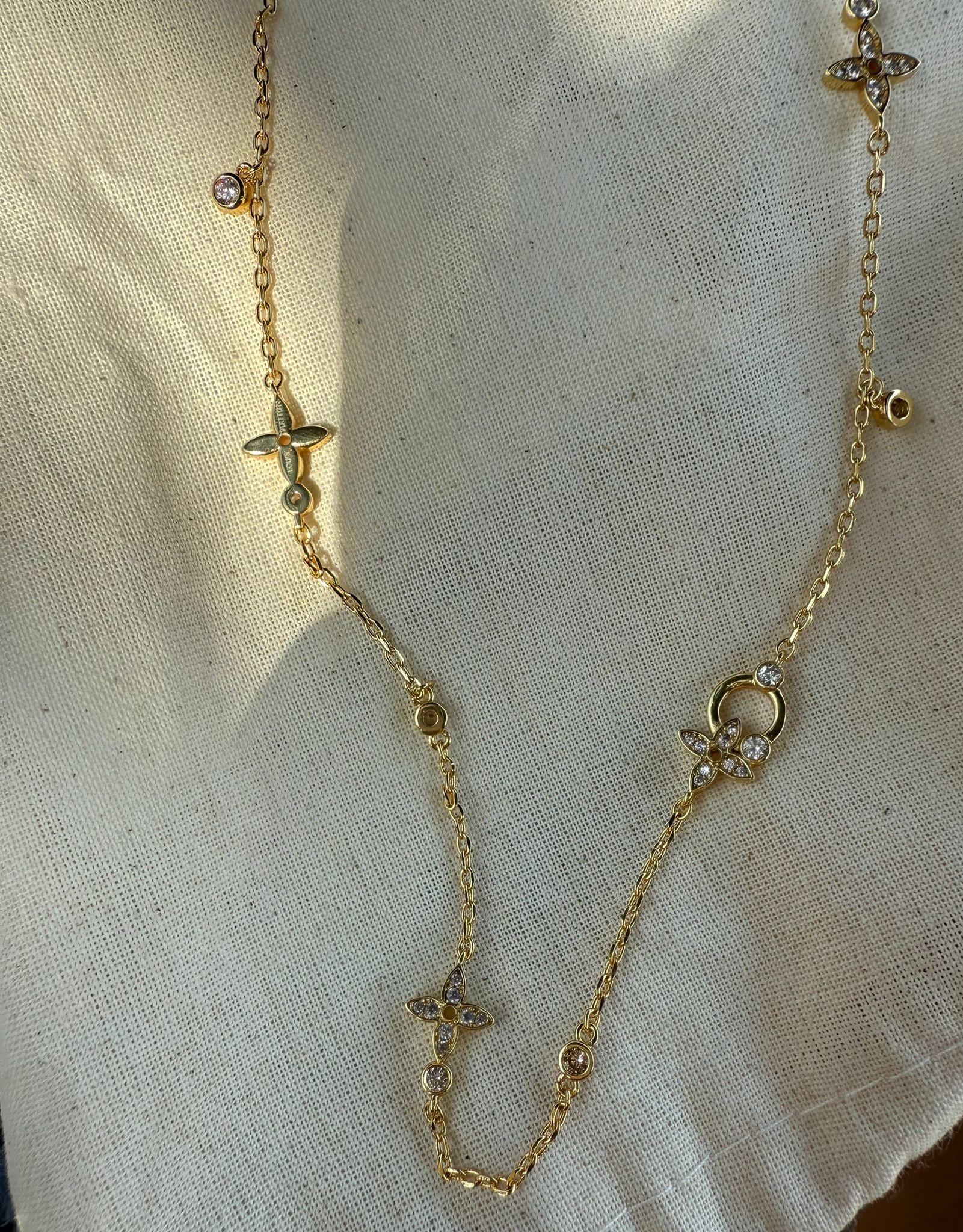 LV Taşlı Kolye Gold