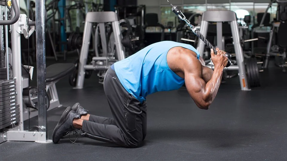 Cable Crunch hareketi nedir, nasıl yapılır? Cable Crunch hangi kasları