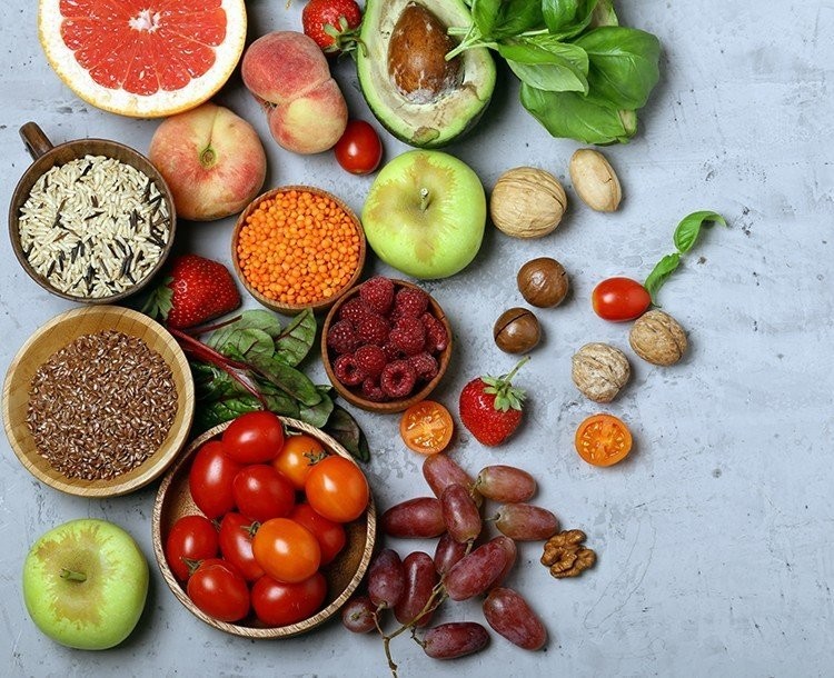 B Vitamini Hangi Besinlerde Bulunur? En Çok Hangi Yiyecek ve Gıdalarda B Vitamini Var? B Vitamini İçeren Sebze ve Meyveler cover