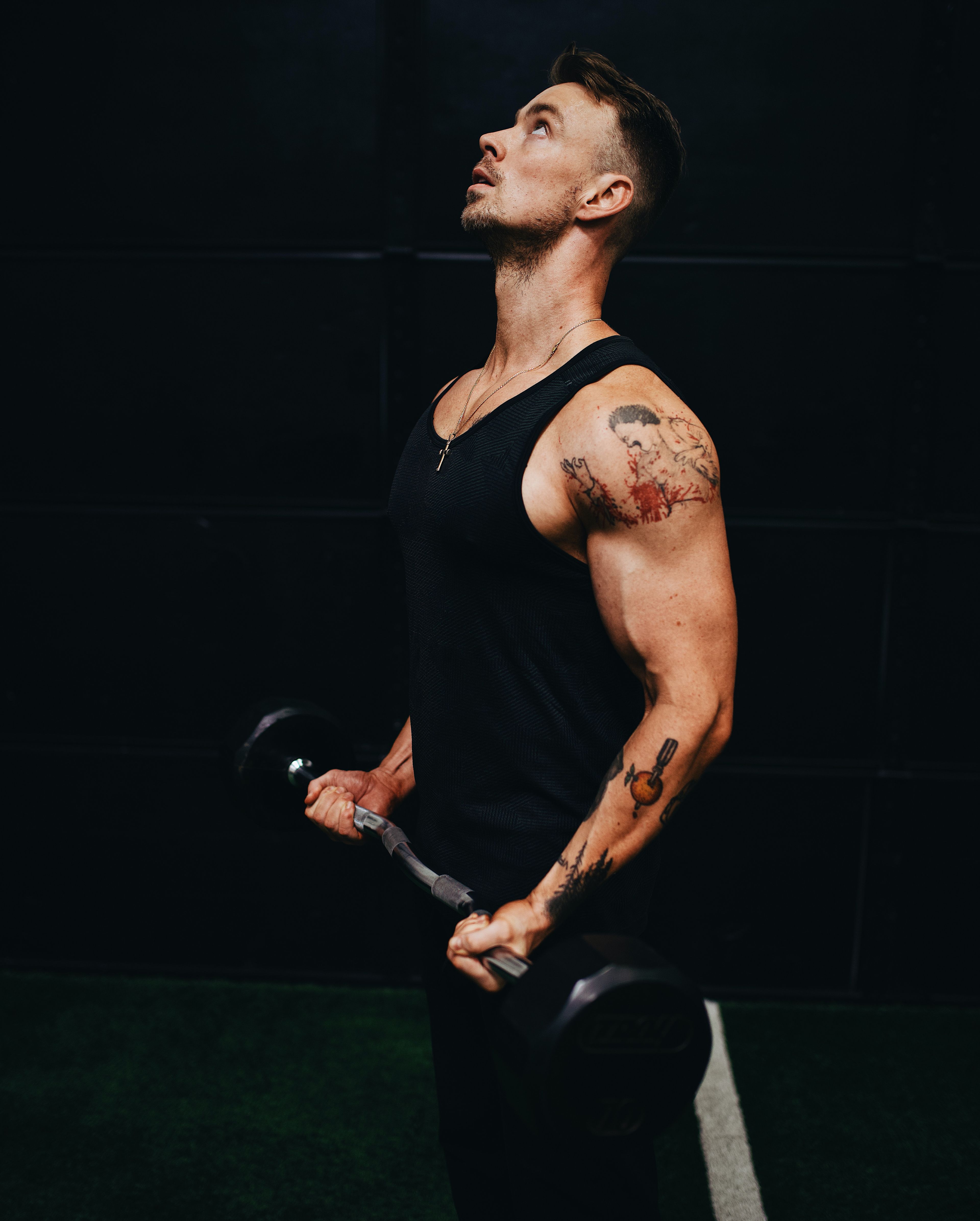 Biceps Curl Machine hareketi nasıl yapılır? Nereyi hangi kasları çalıştırır?
 cover
