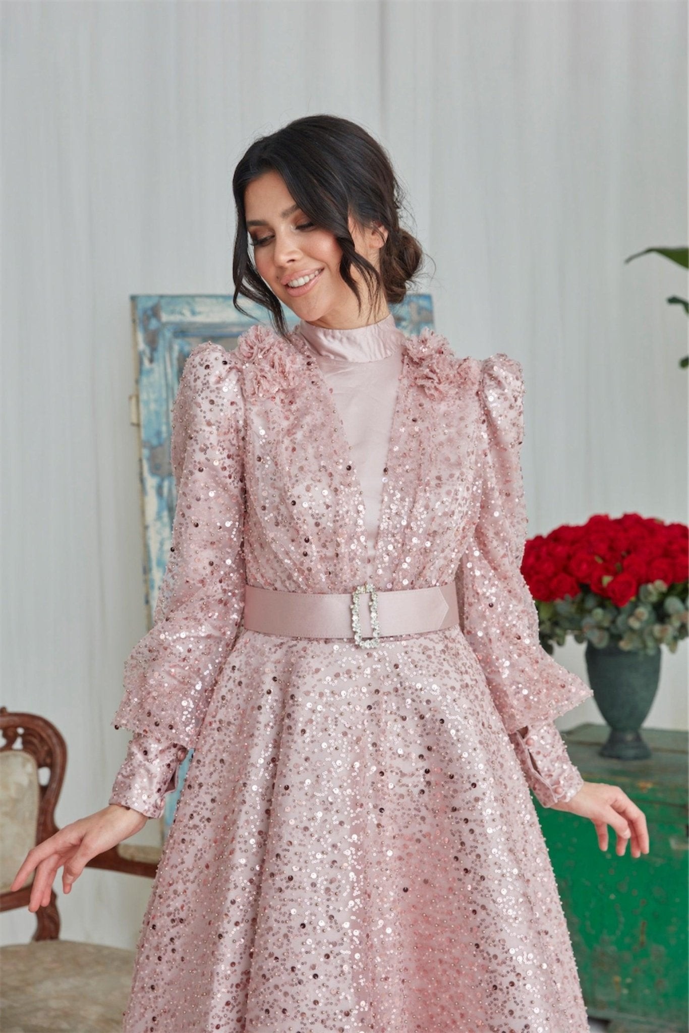 Blumen-Hijab-Abendkleid – Puder