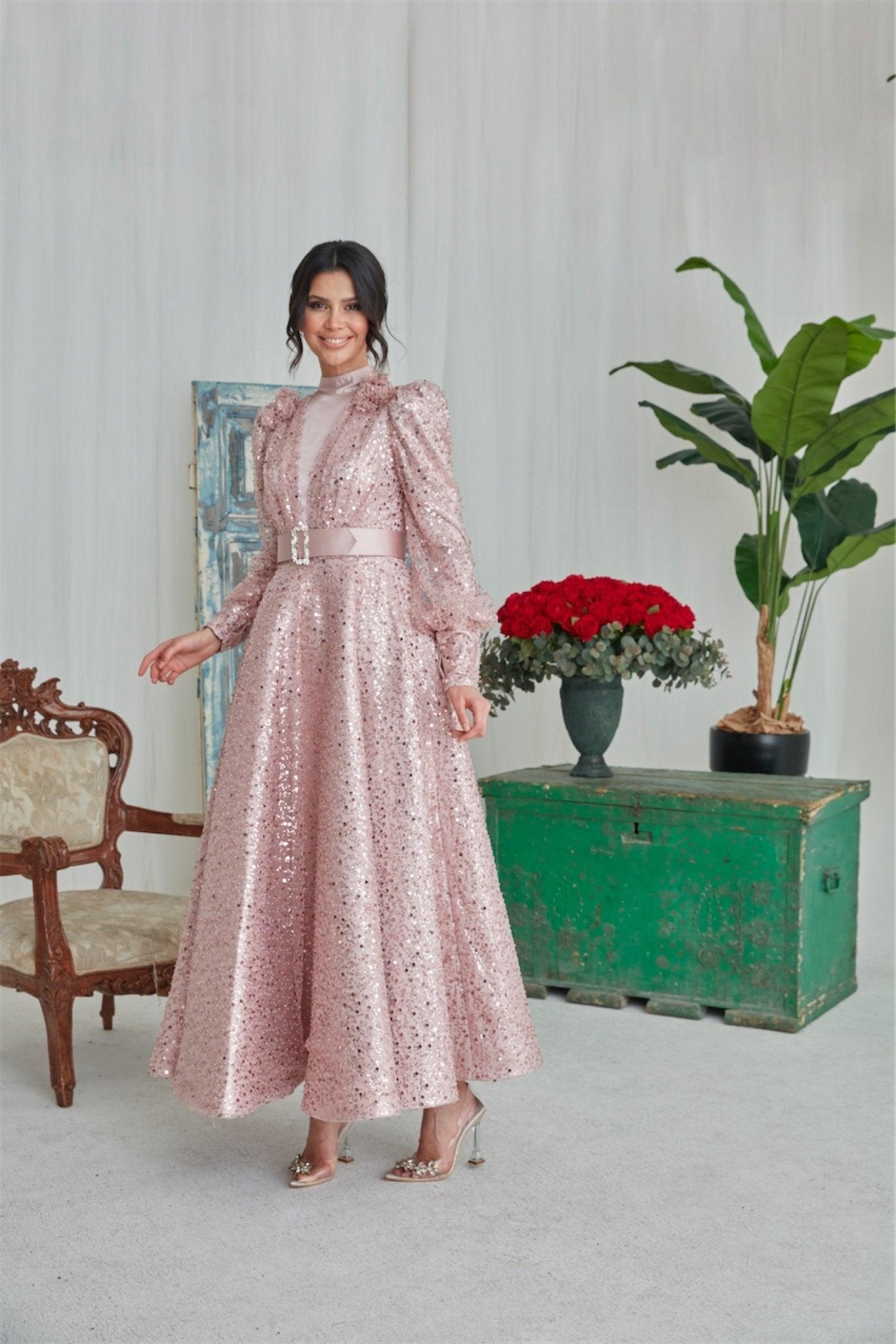 Blumen-Hijab-Abendkleid – Puder