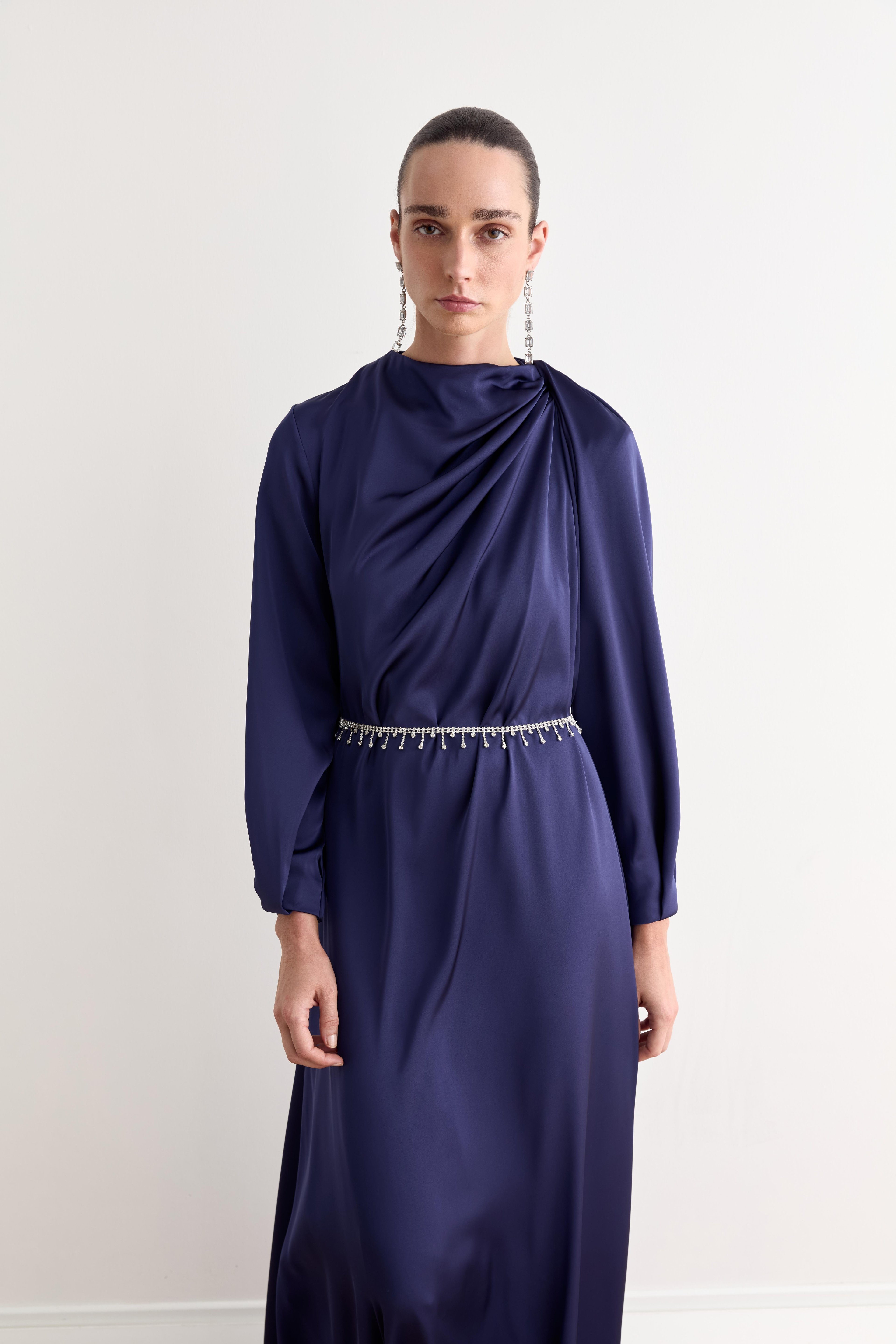 Juan Pileli Kemerli Saten Tesettür Elbise - Navy Blue
