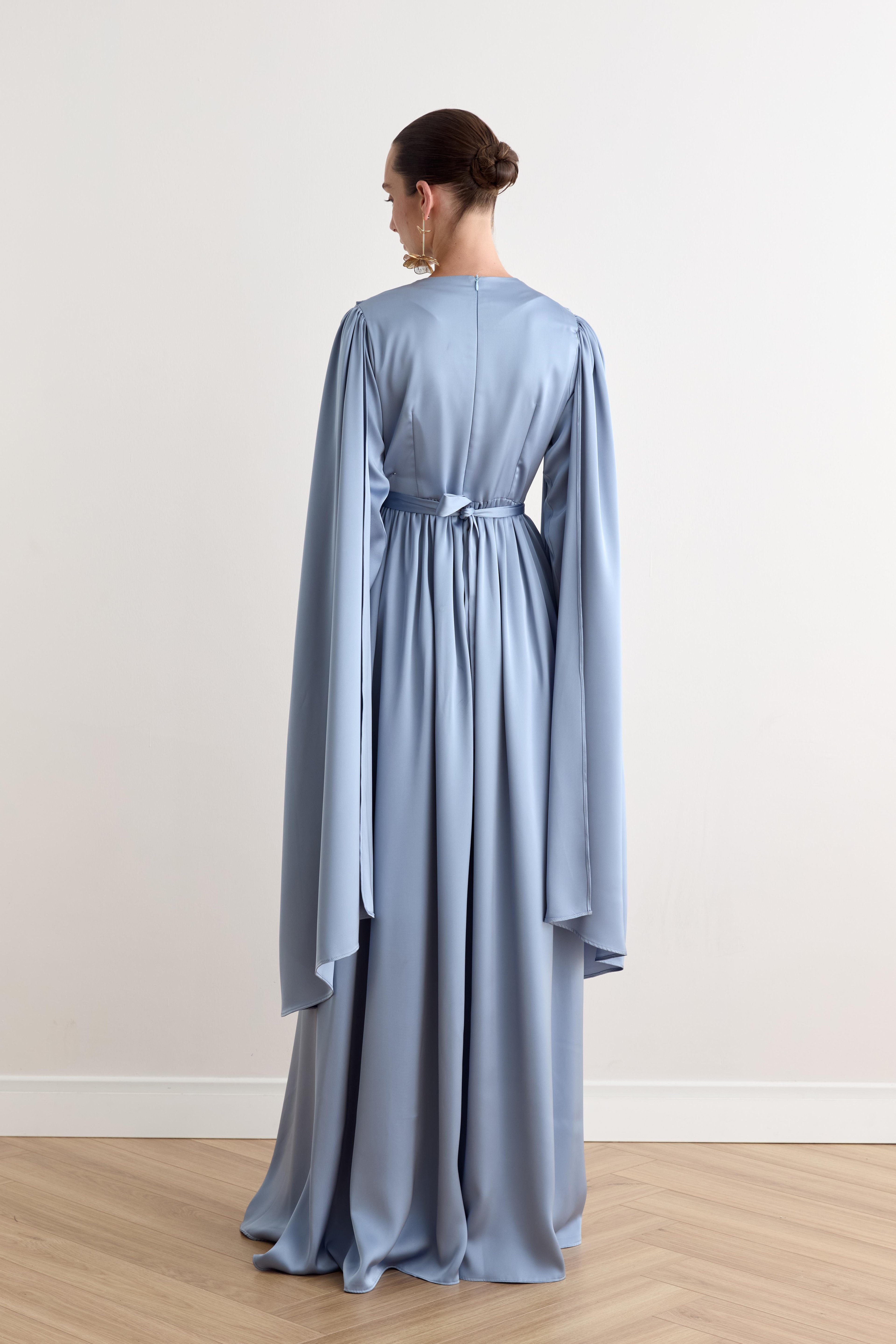 Evelyn Kol Pelerinli Saten Tesettür Elbise - Blue