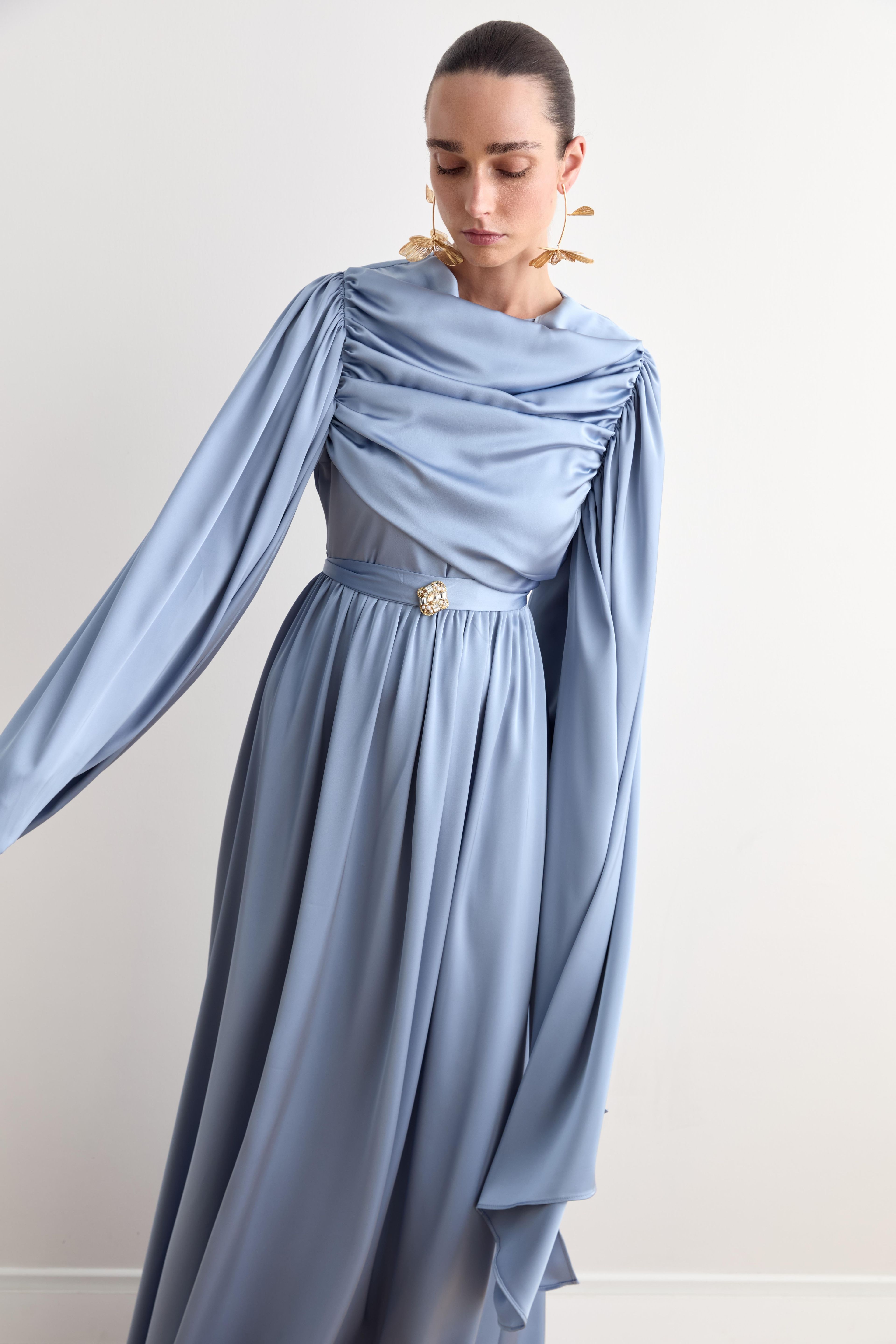 Evelyn Kol Pelerinli Saten Tesettür Elbise - Blue