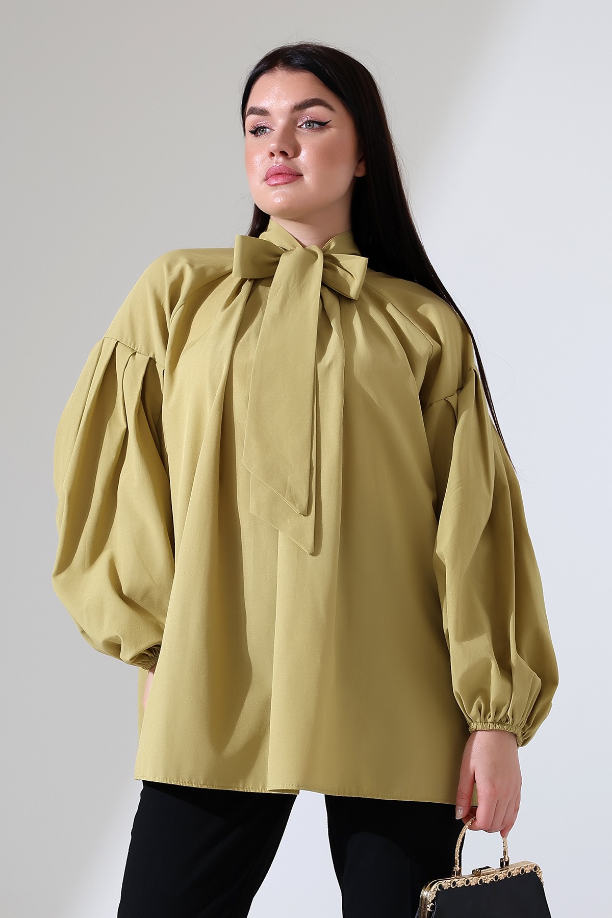 Fiyonk Yaka Detaylı Oversize Kadın Bluz – Modern ve Şık Tasarım - yağ yeşili