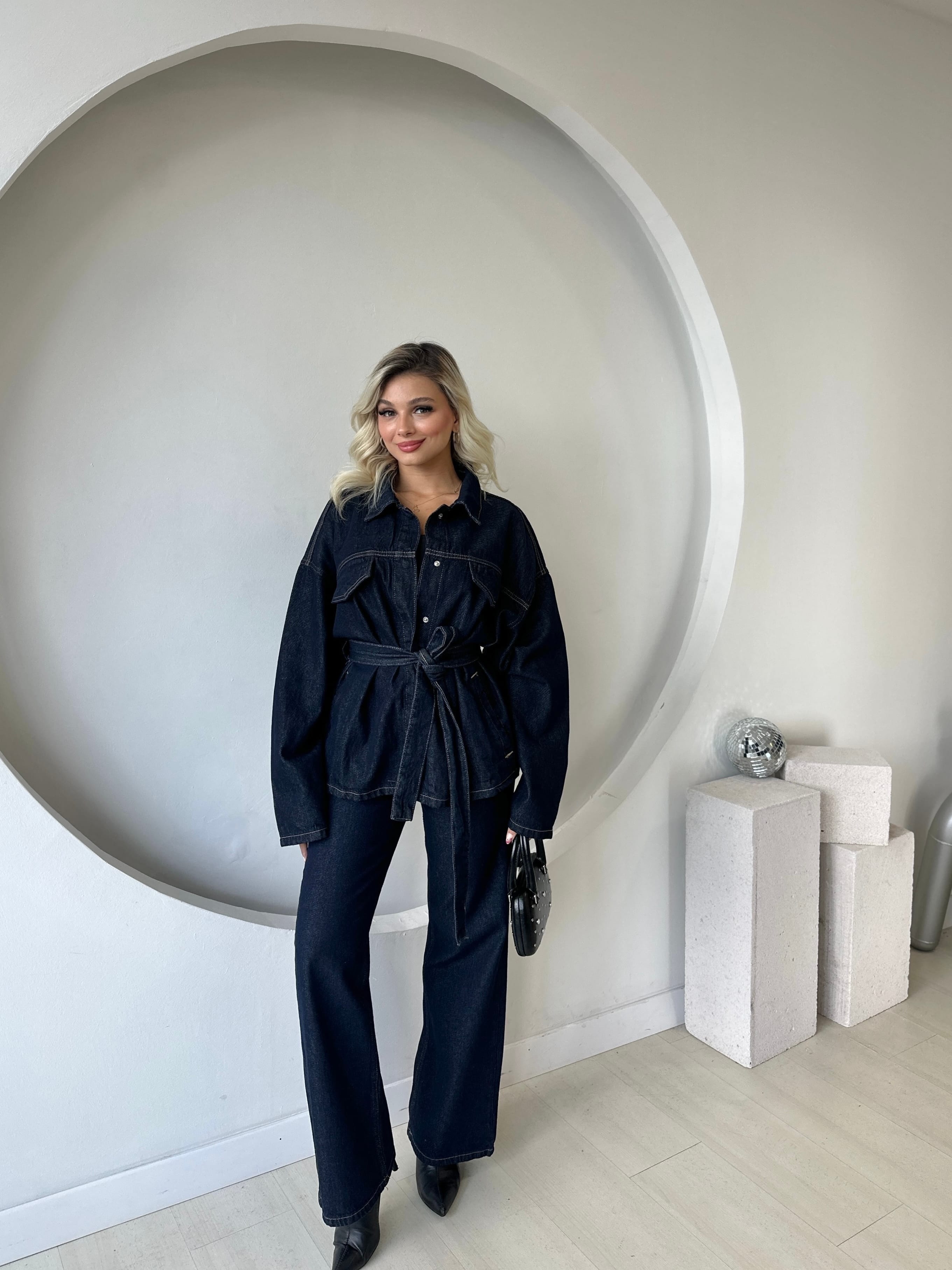 Kuşaklı Ceket-Flare Denim Pantolon Takım
